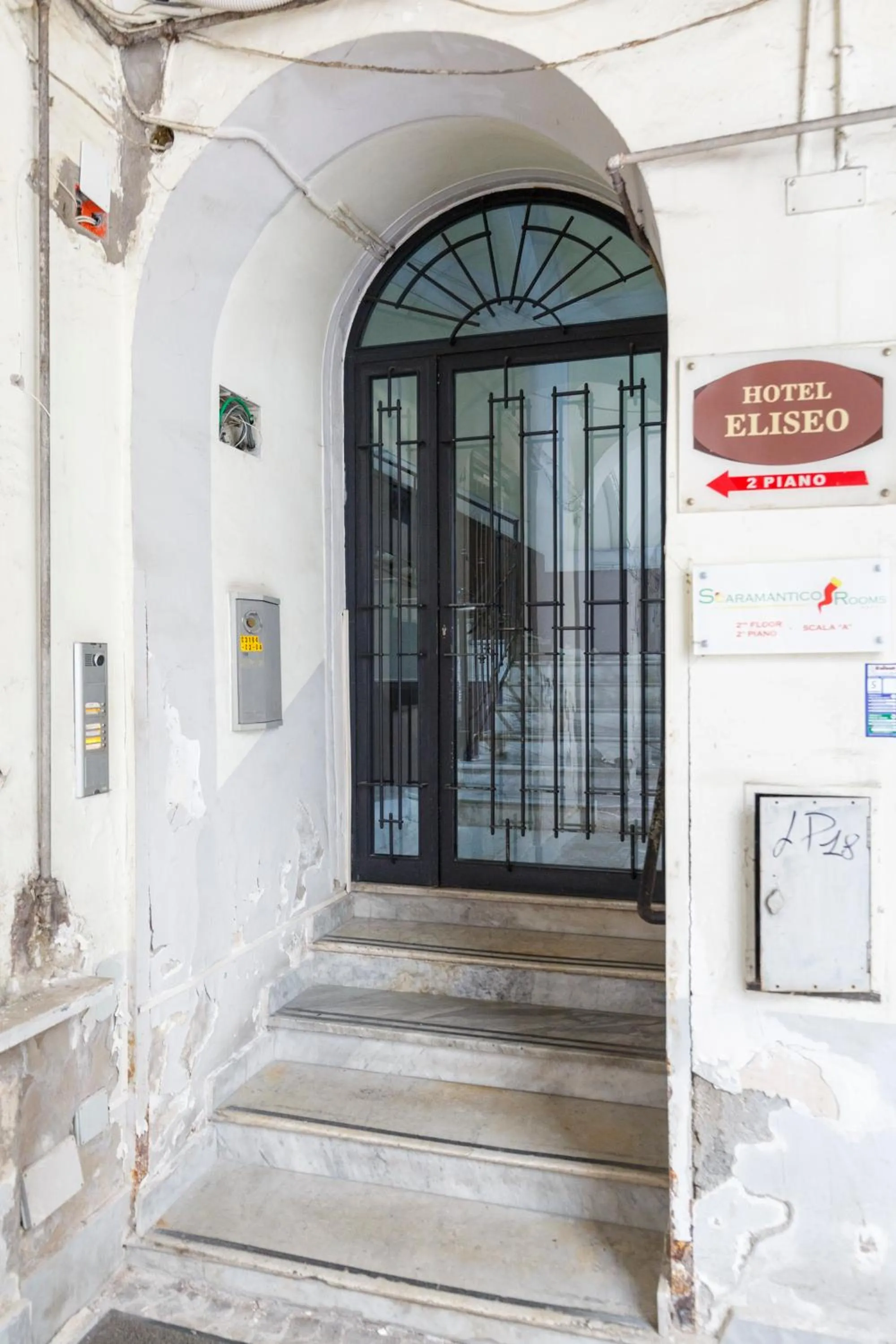 Facade/entrance in Scaramantico Rooms