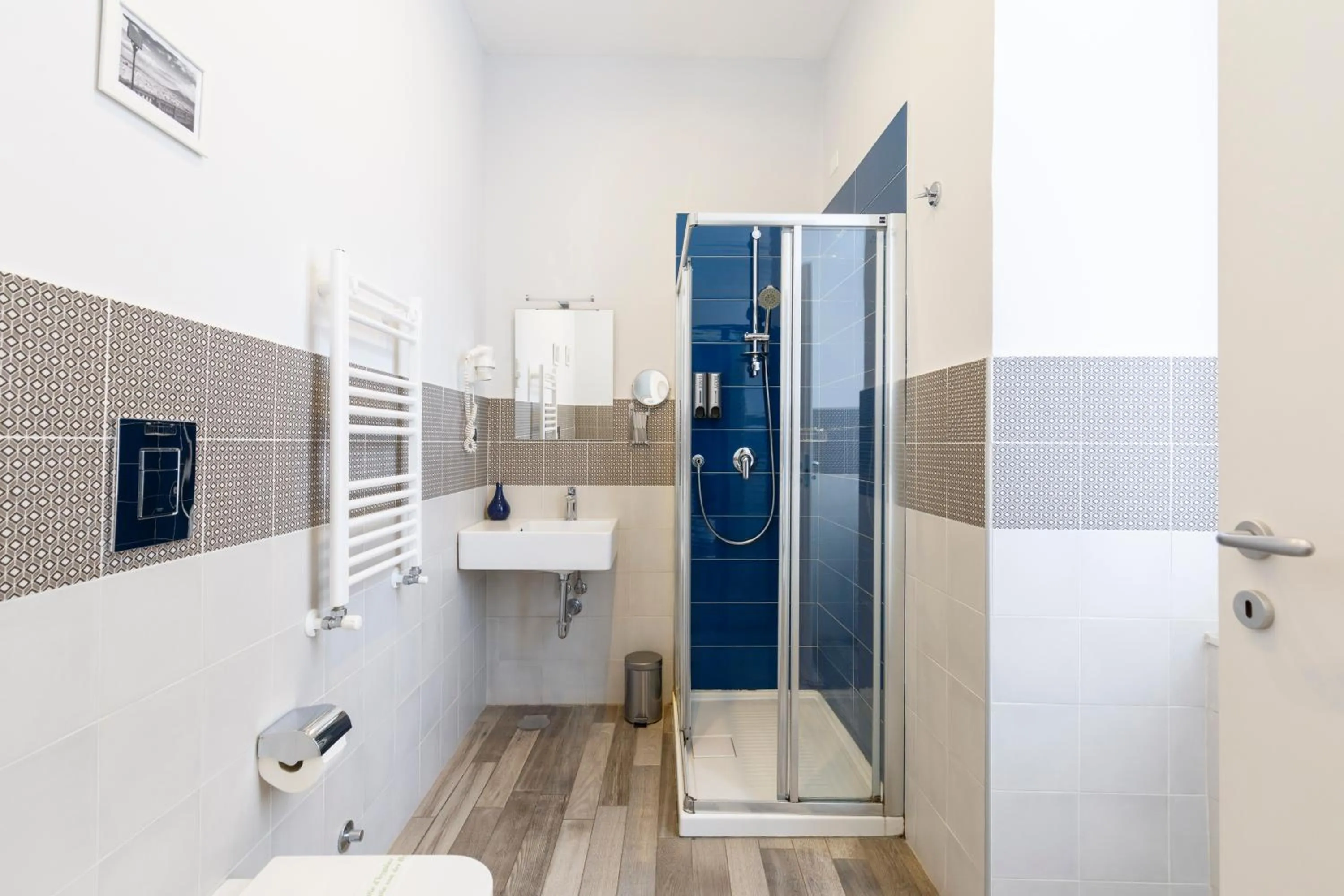 Shower in Scaramantico Rooms