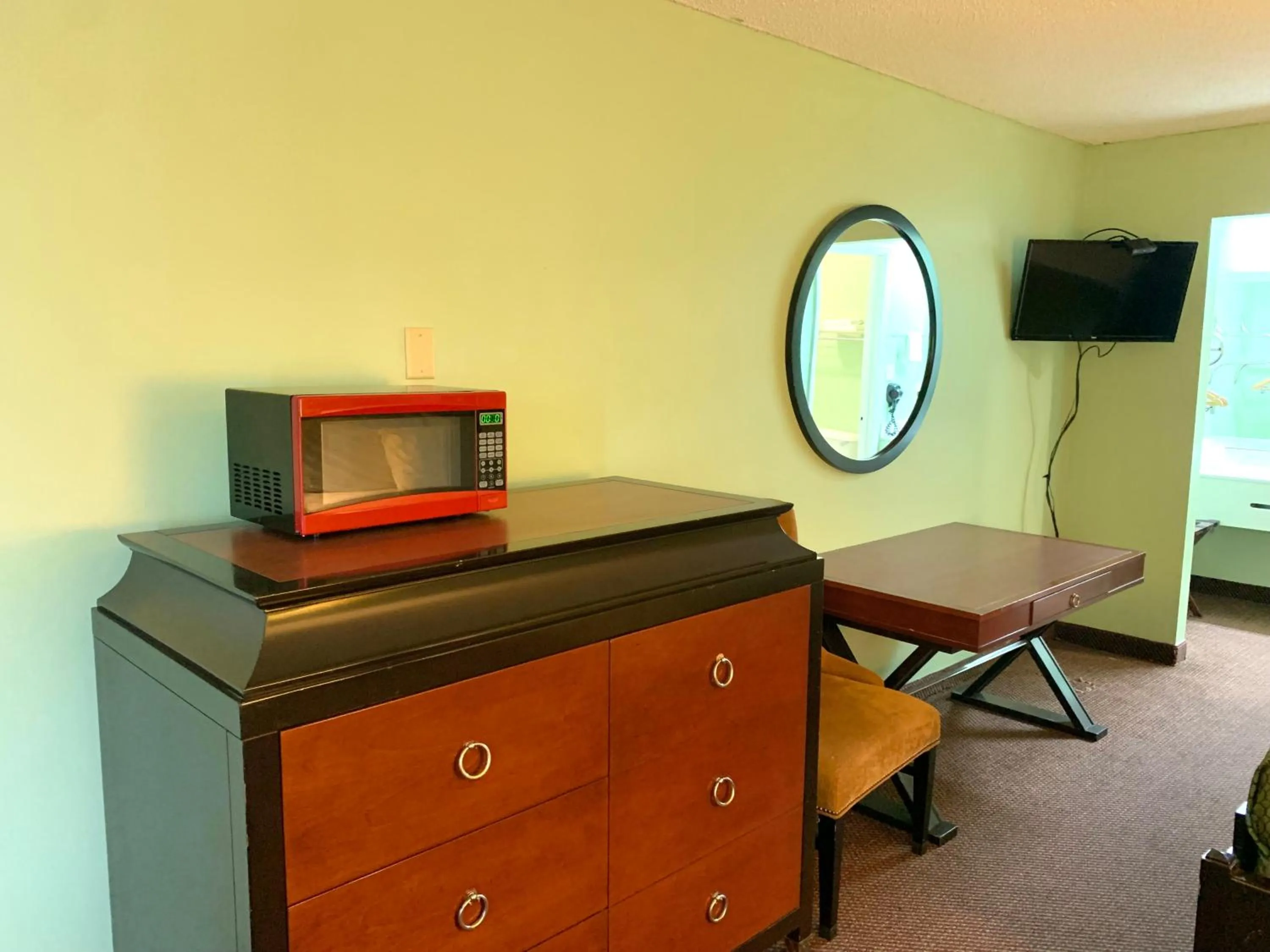 TV and multimedia in Executive Inn Chester