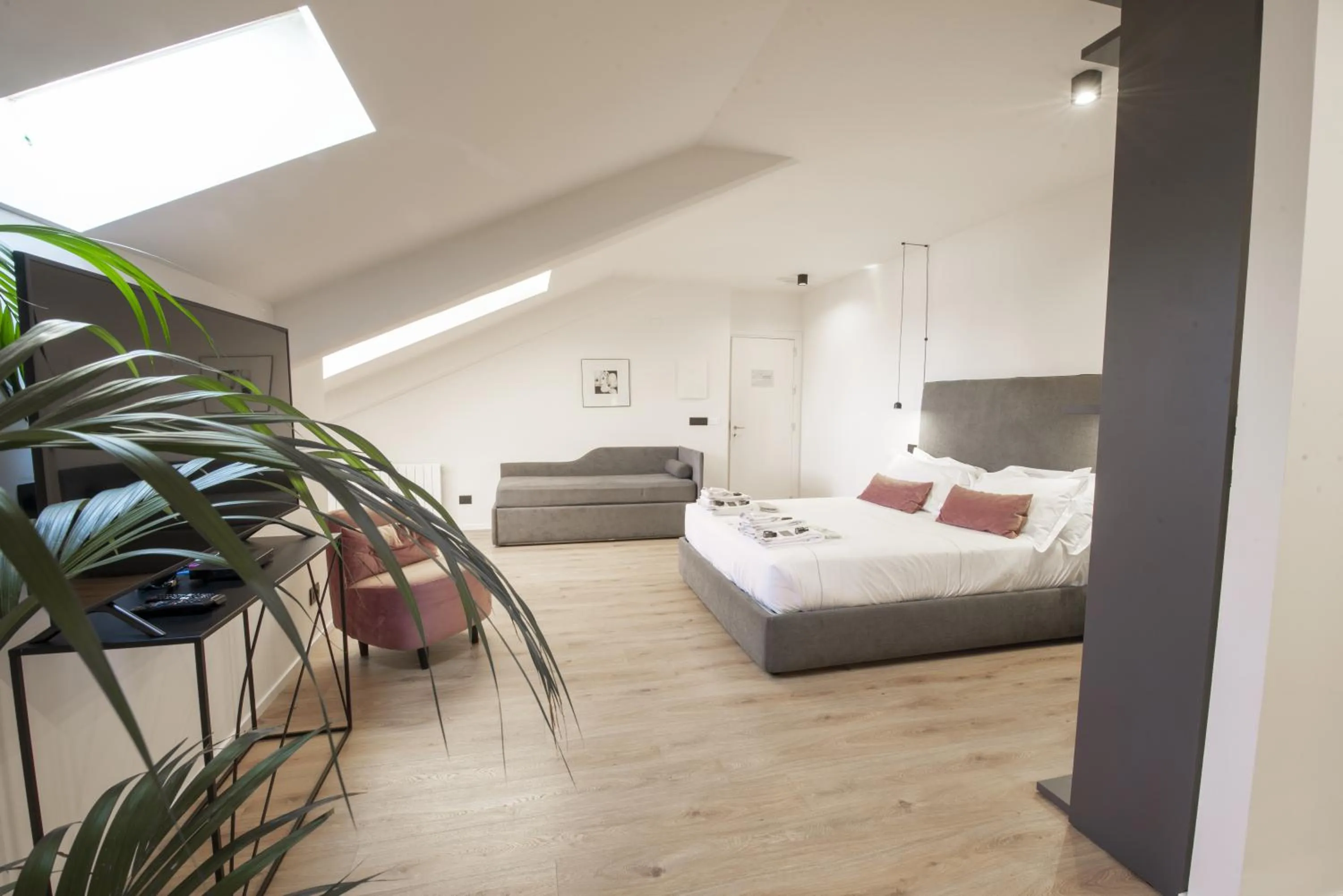 Photo of the whole room, Bed in San Carlo Suite Torino