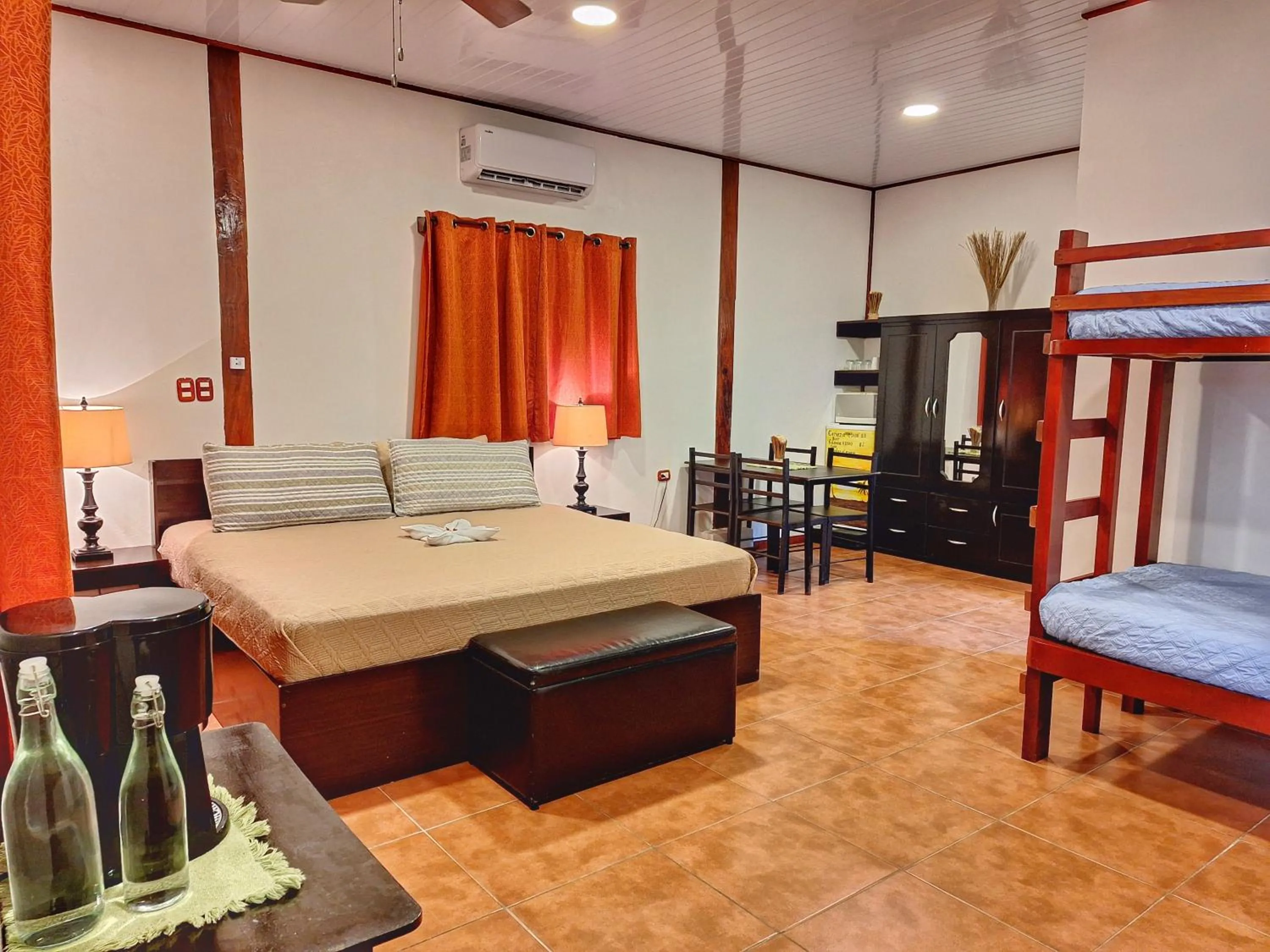 Bed in Hotel Casa Vito Beachfront