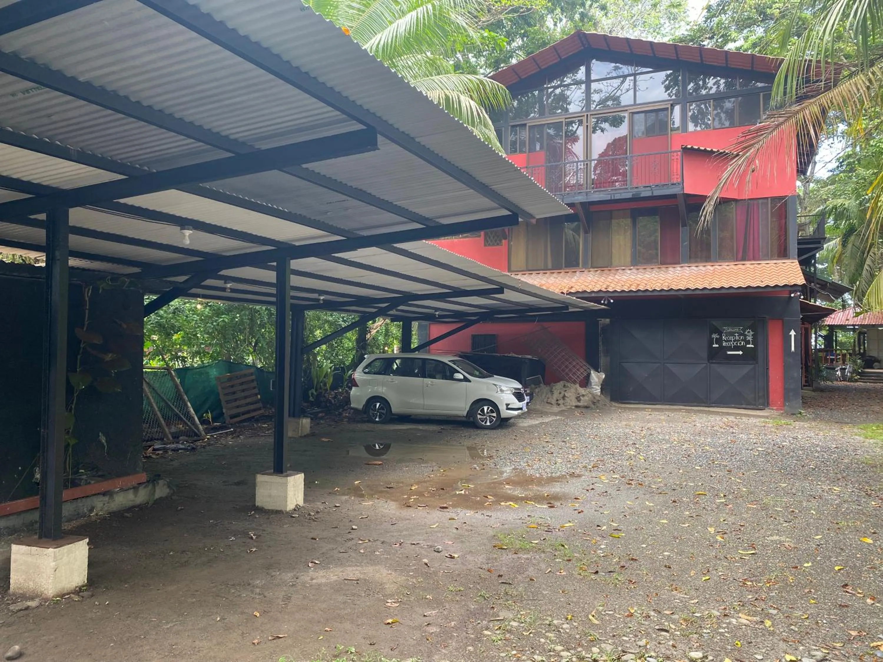 Parking in Hotel Casa Vito Beachfront