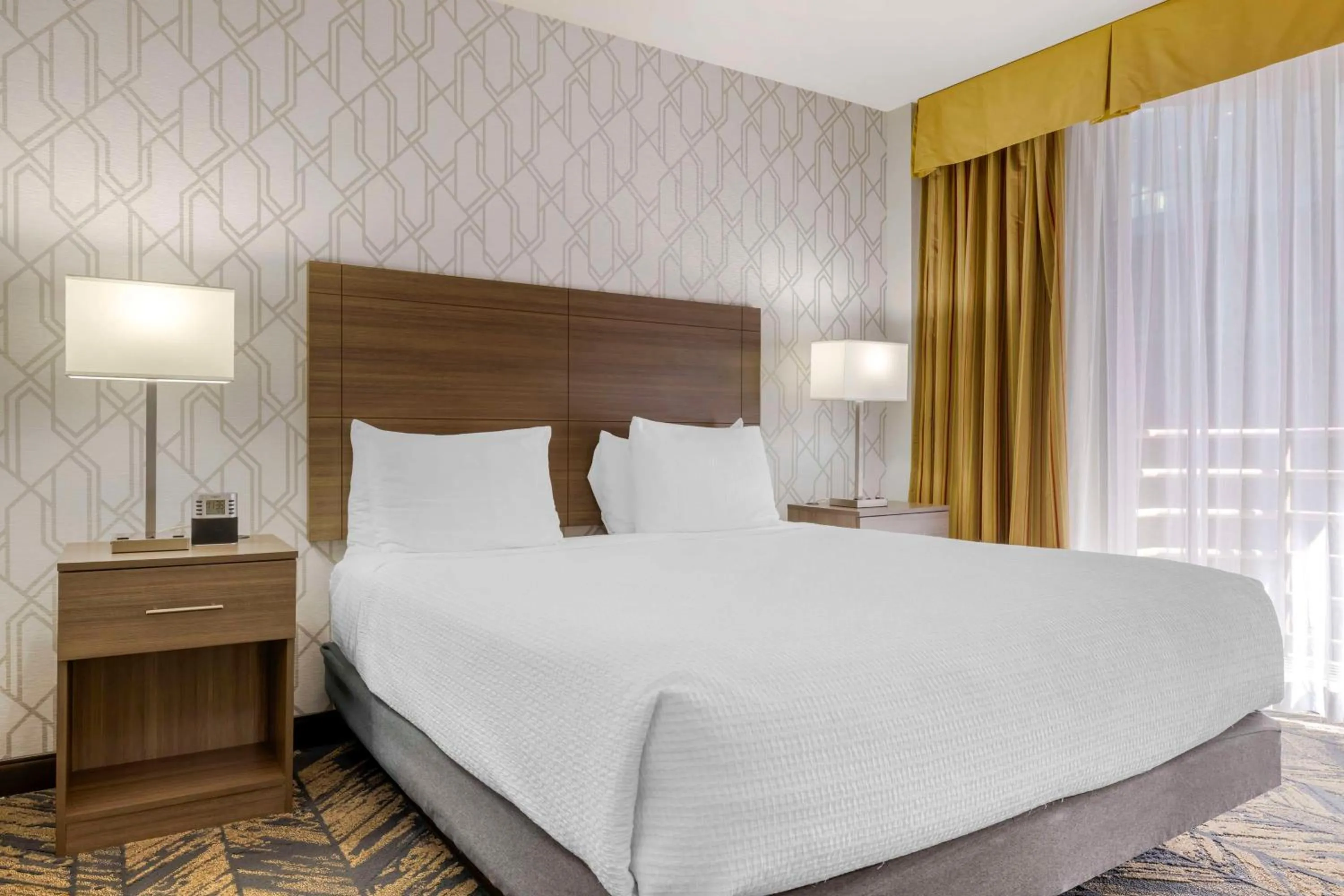 Bedroom, Bed in Best Western Plus Bayside Inn