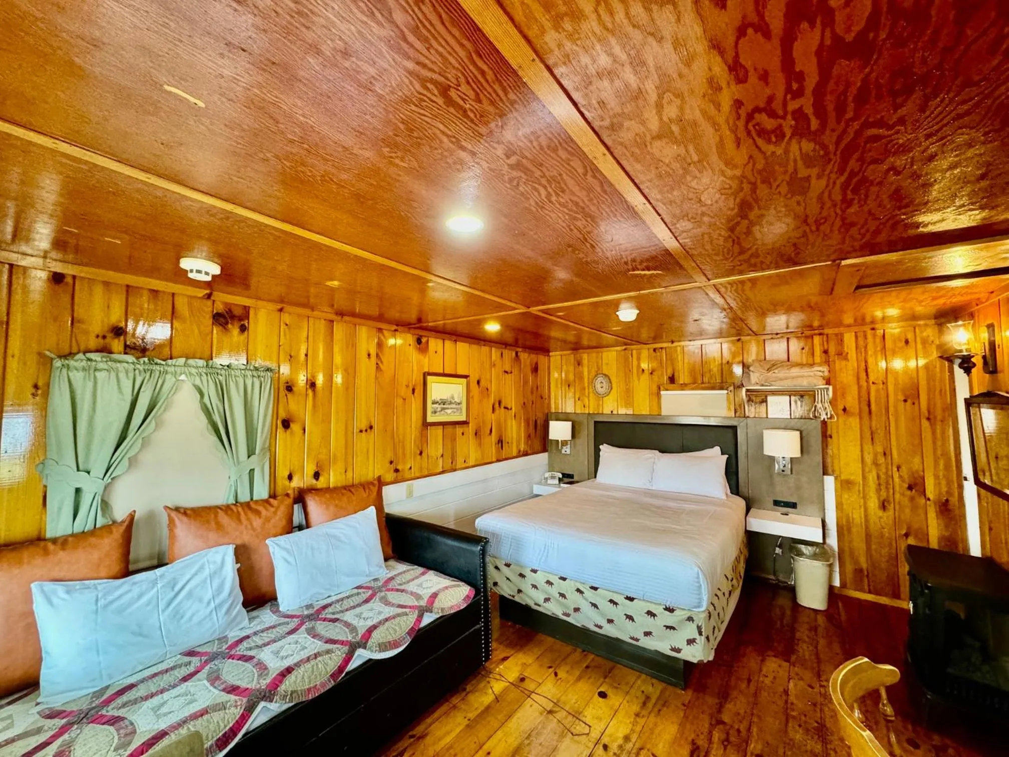 Breakfast, Bed in Merrill Farm Inn