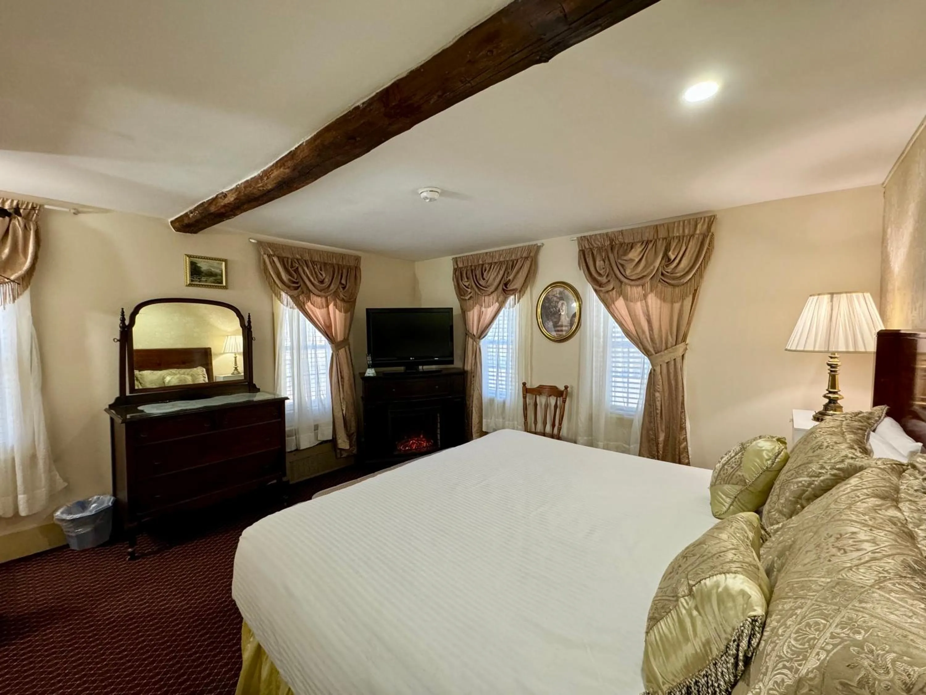 Breakfast, Bed in Merrill Farm Inn