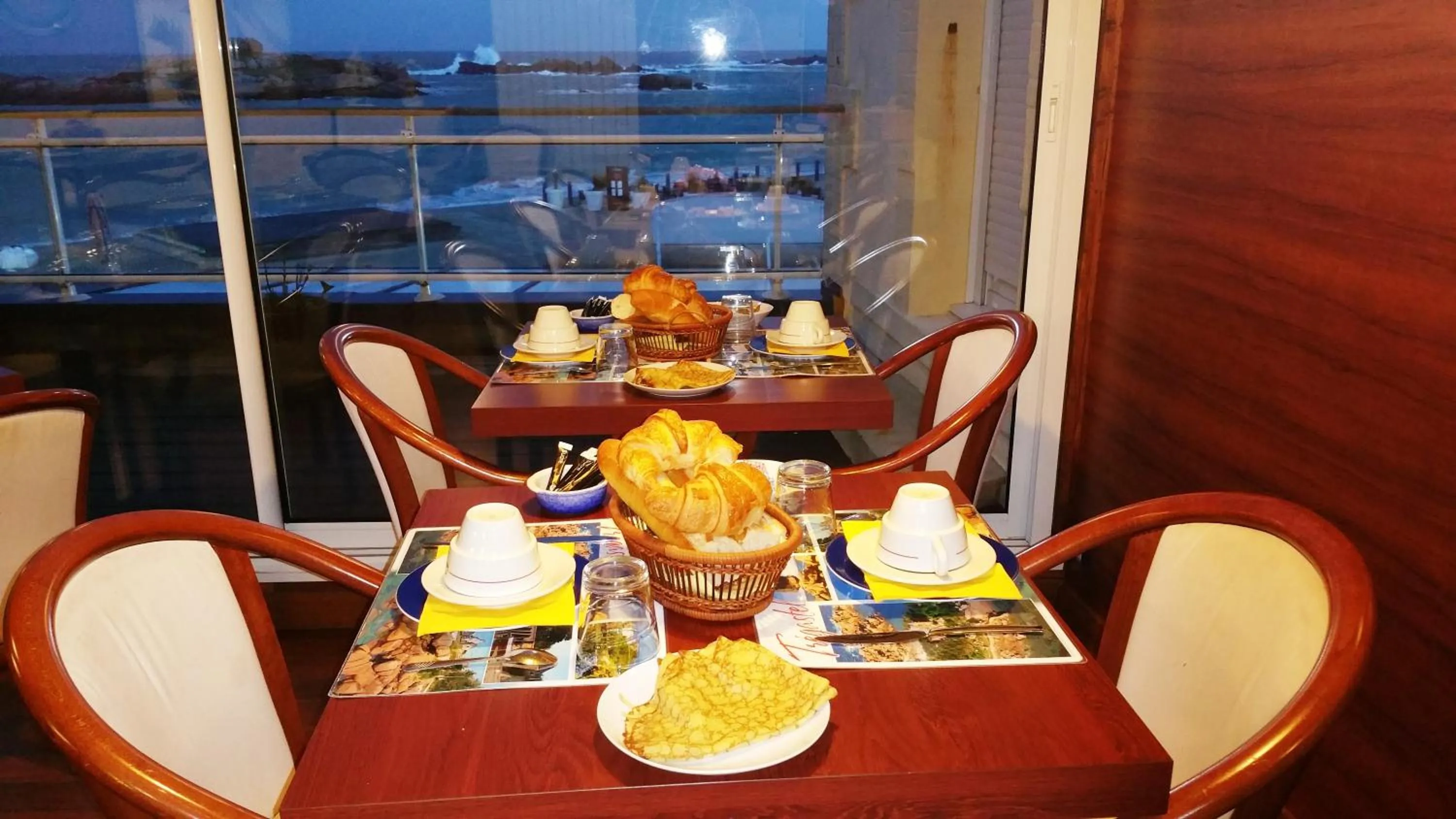 Food and drinks in Hotel De La Mer