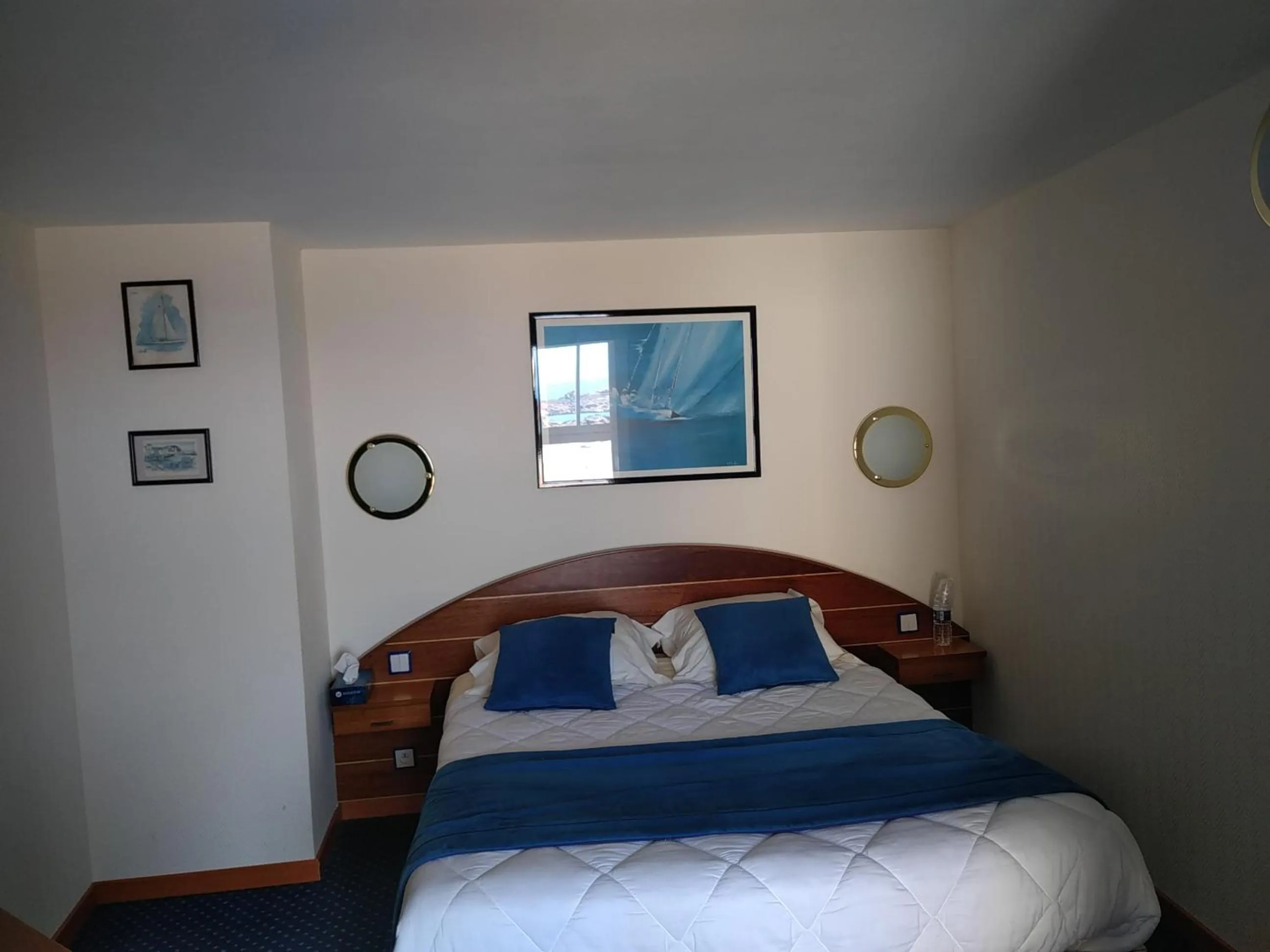 Bed in Hotel De La Mer