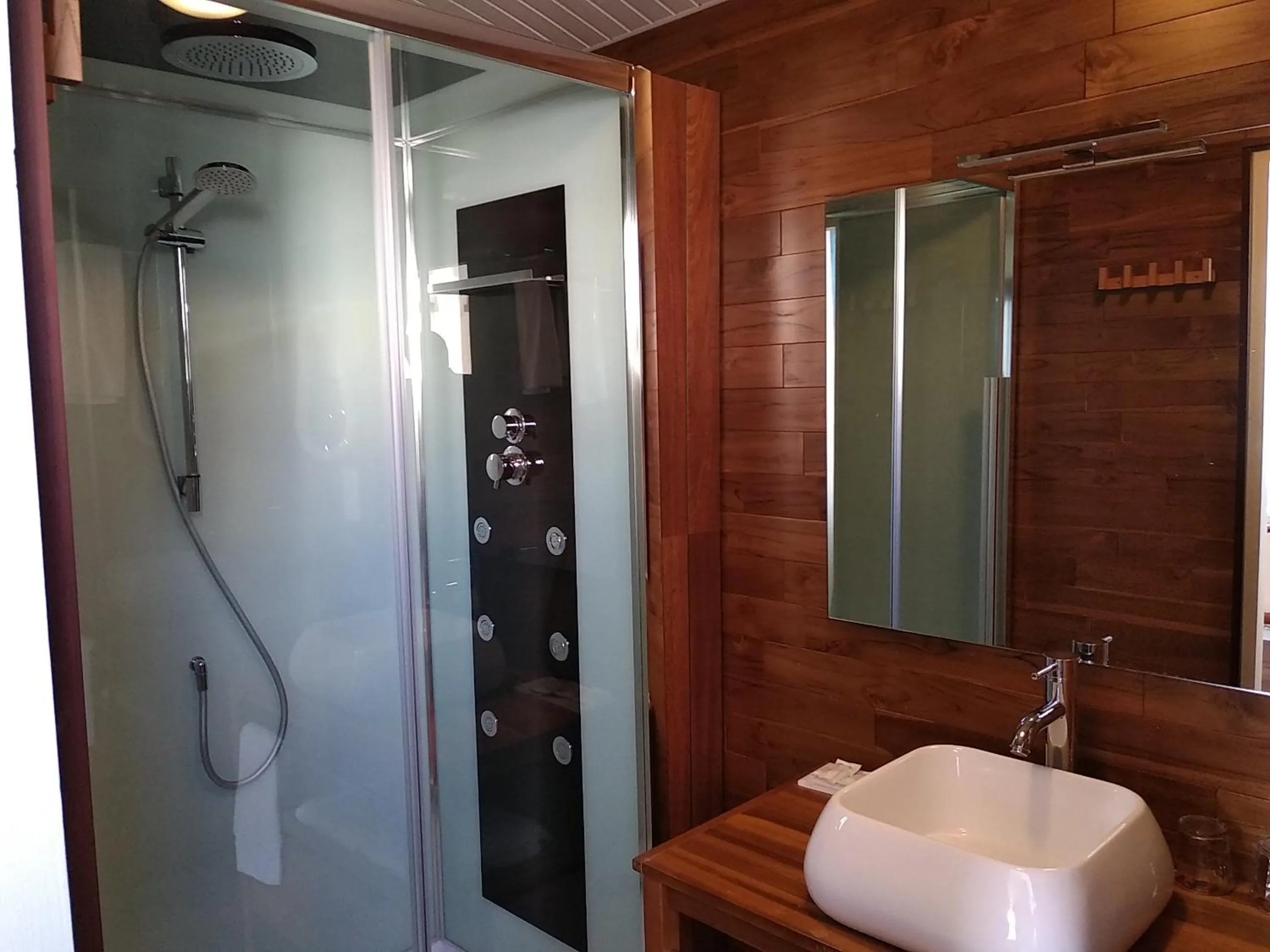 Bathroom in Hotel De La Mer