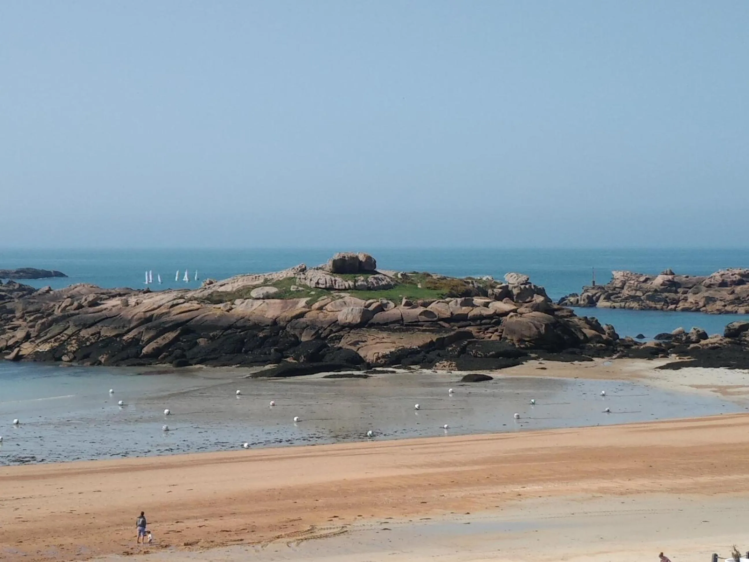 Property building in Hotel De La Mer