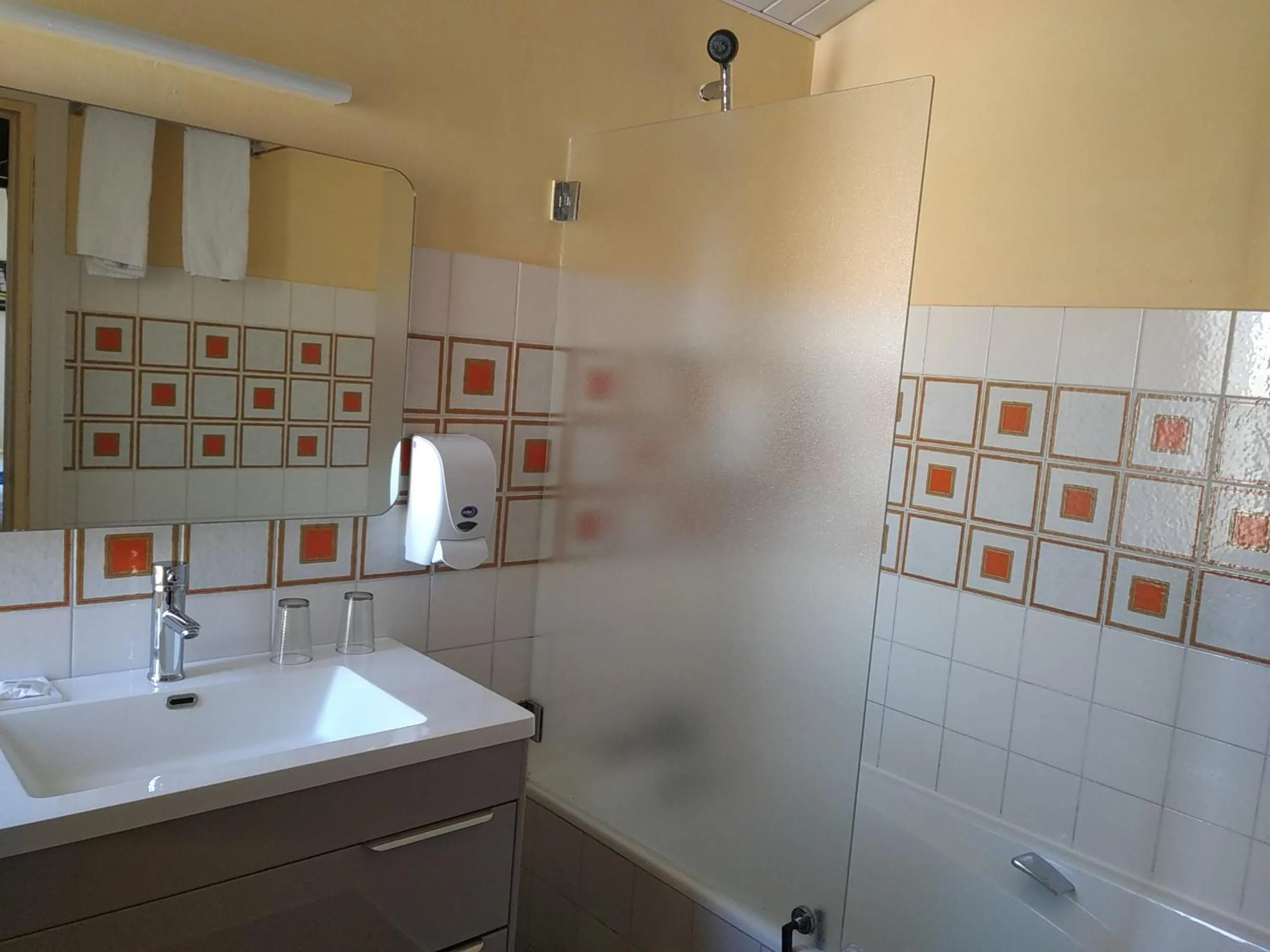 Bathroom in Hotel De La Mer