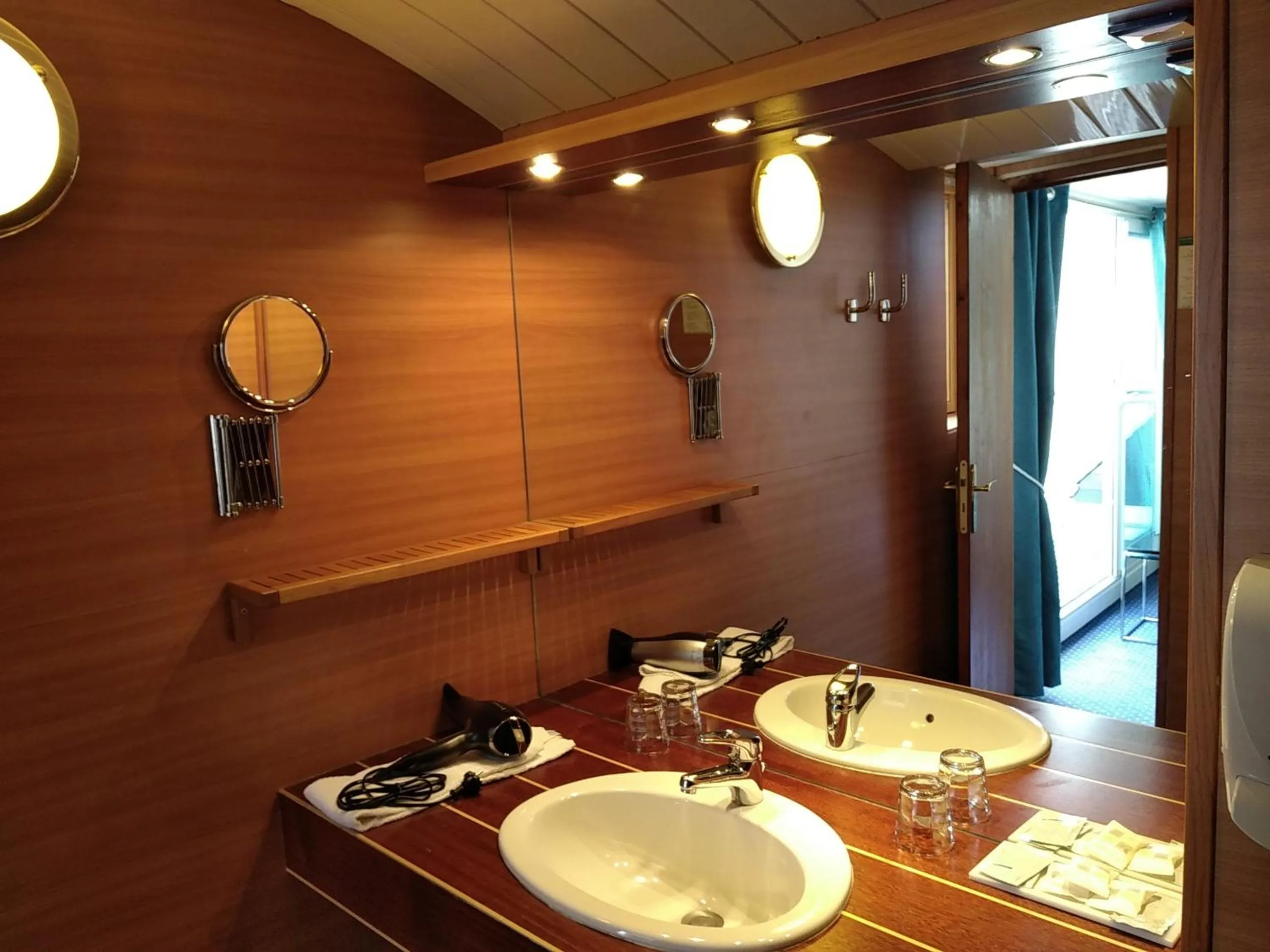 Bathroom in Hotel De La Mer