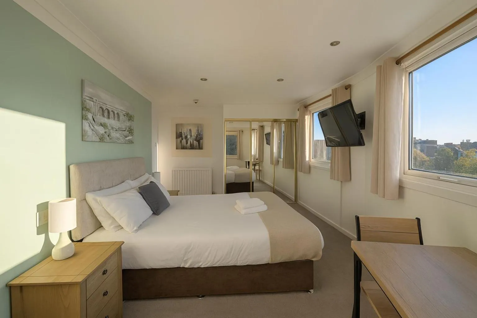 Photo of the whole room, Bed in Cecil Court Hotel