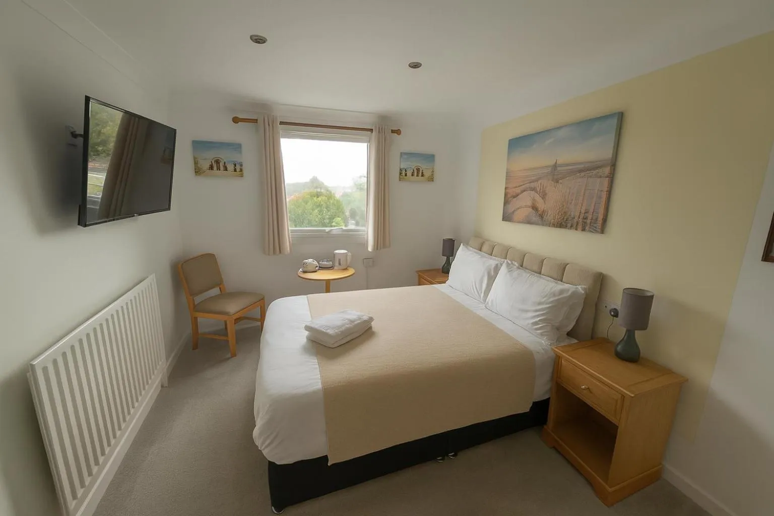 Photo of the whole room, Bed in Cecil Court Hotel