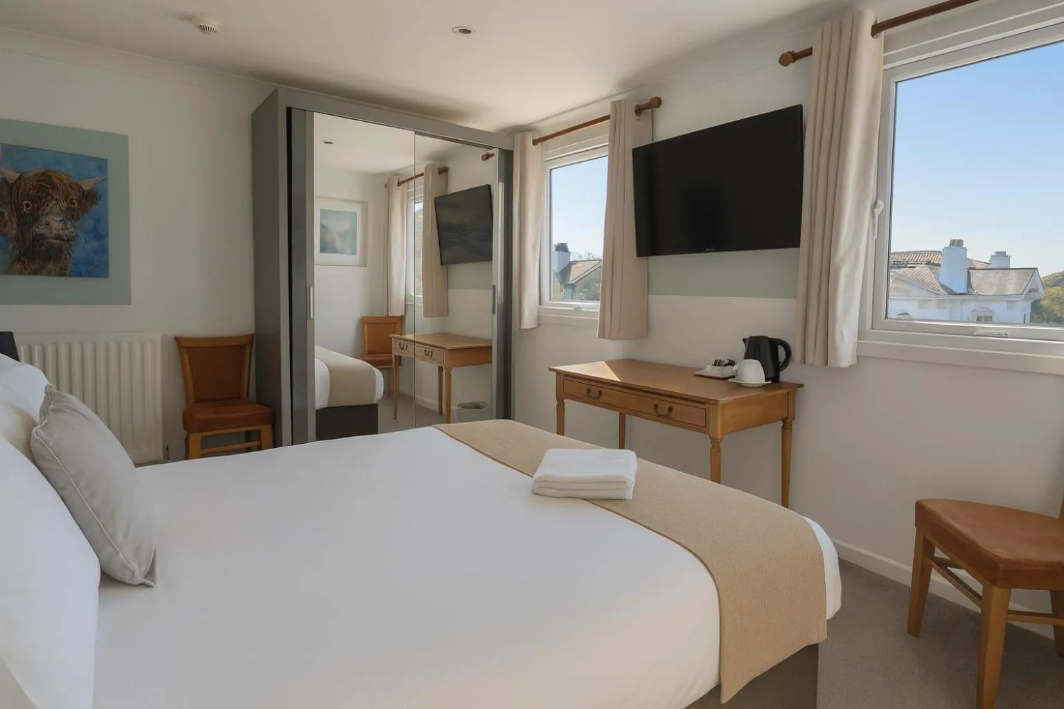 Photo of the whole room, Bed in Cecil Court Hotel