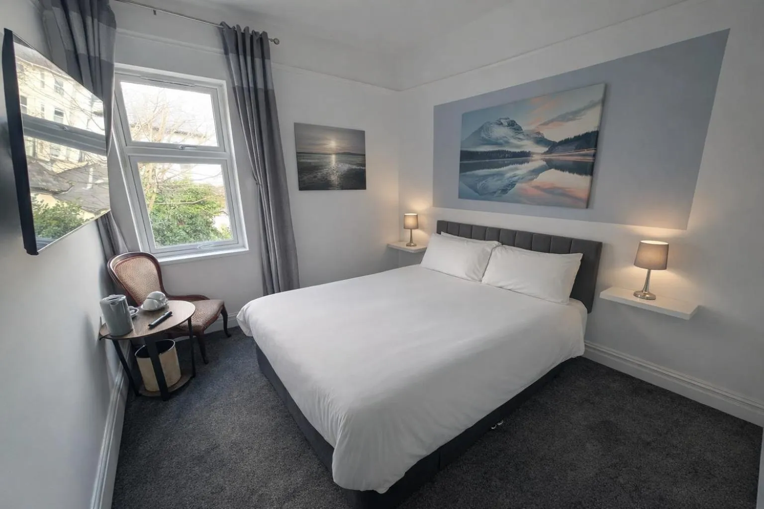 Photo of the whole room, Bed in Cecil Court Hotel