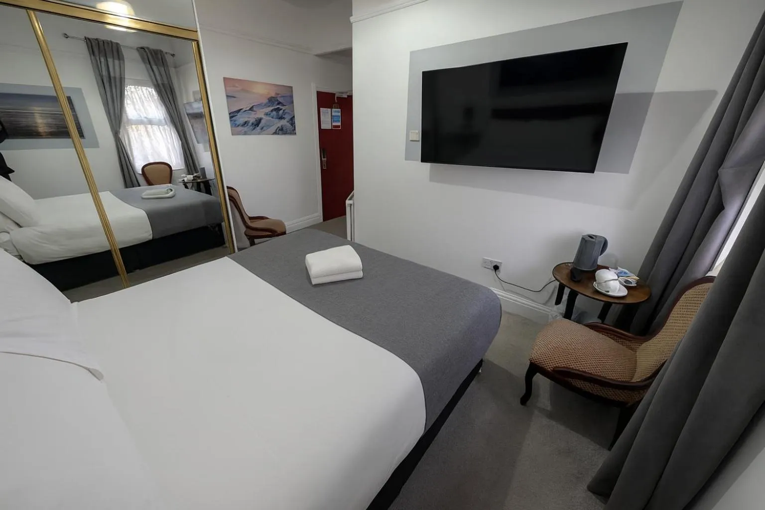 Photo of the whole room, Bed in Cecil Court Hotel