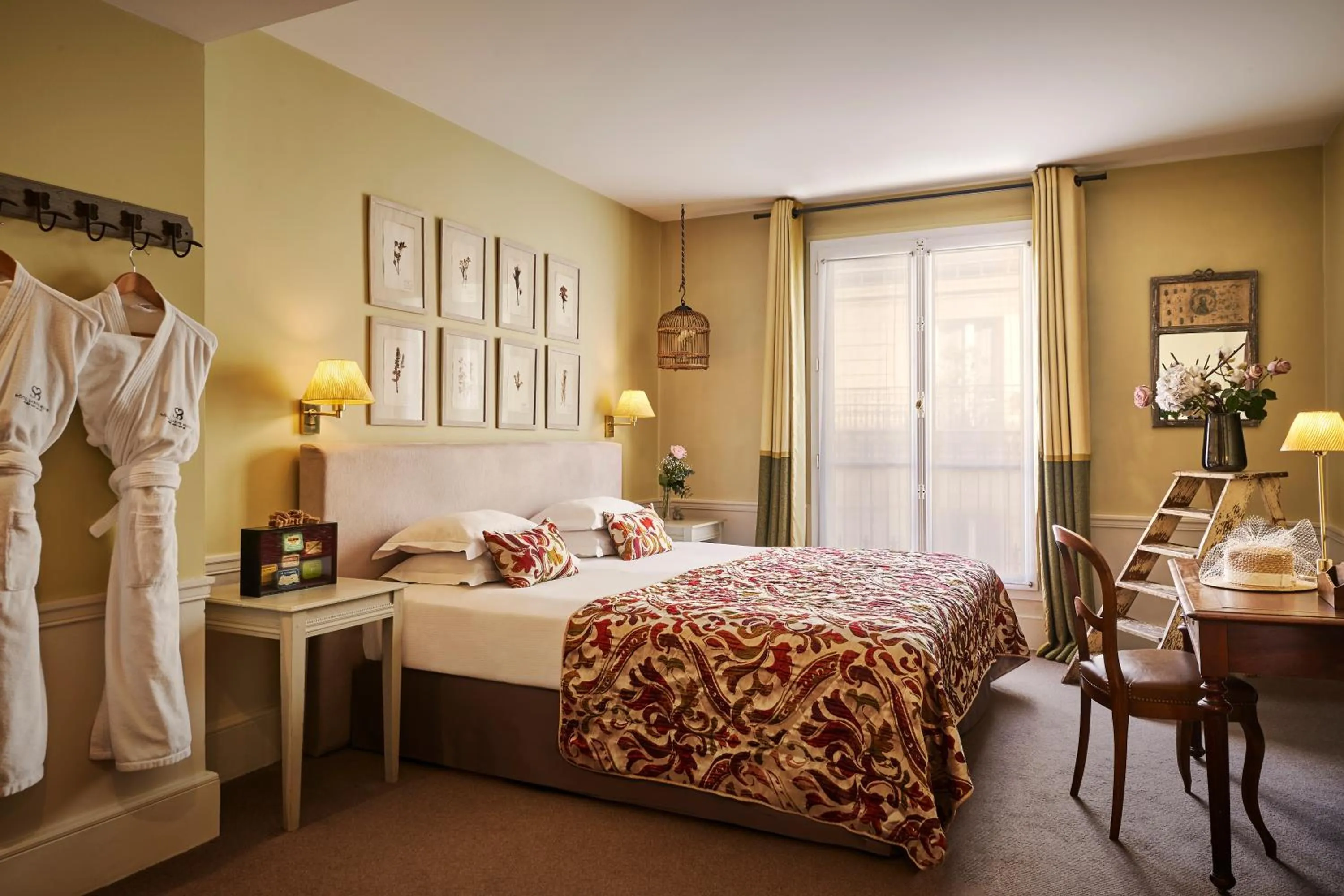 Bed in Hôtel Sainte-Beuve