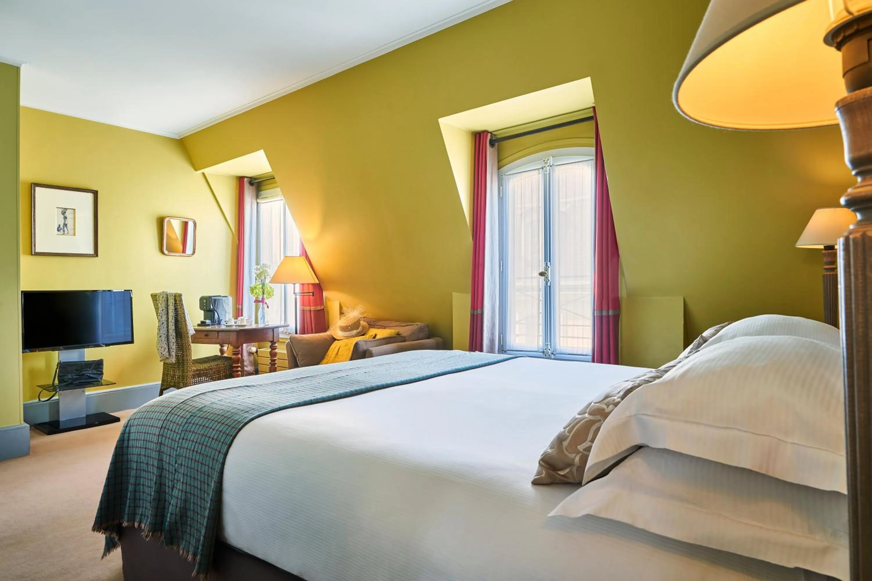 Bed in Hôtel Sainte-Beuve