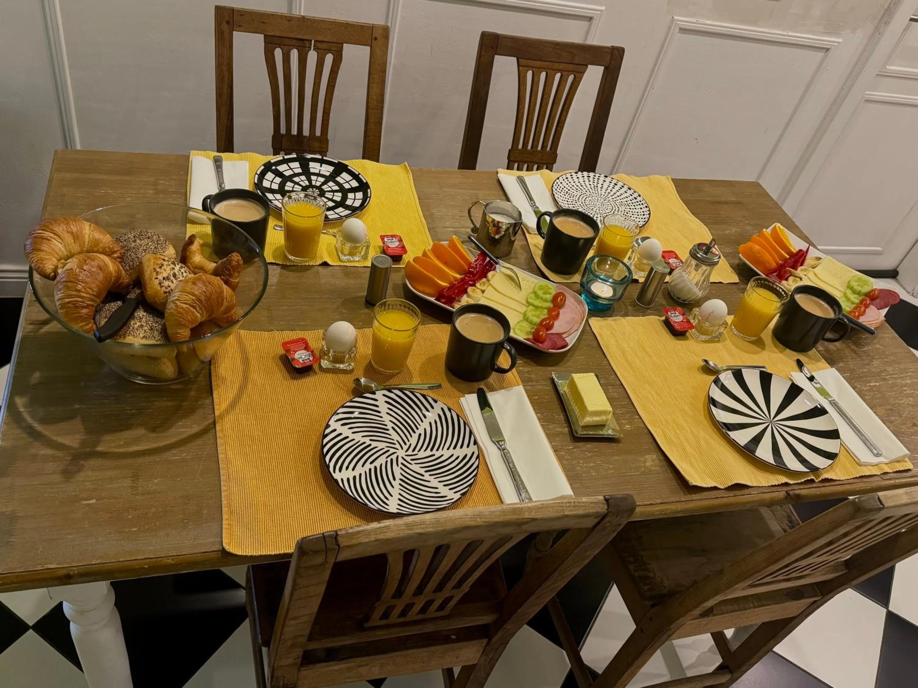 Breakfast in VILLA ORCHARD Frankfurt