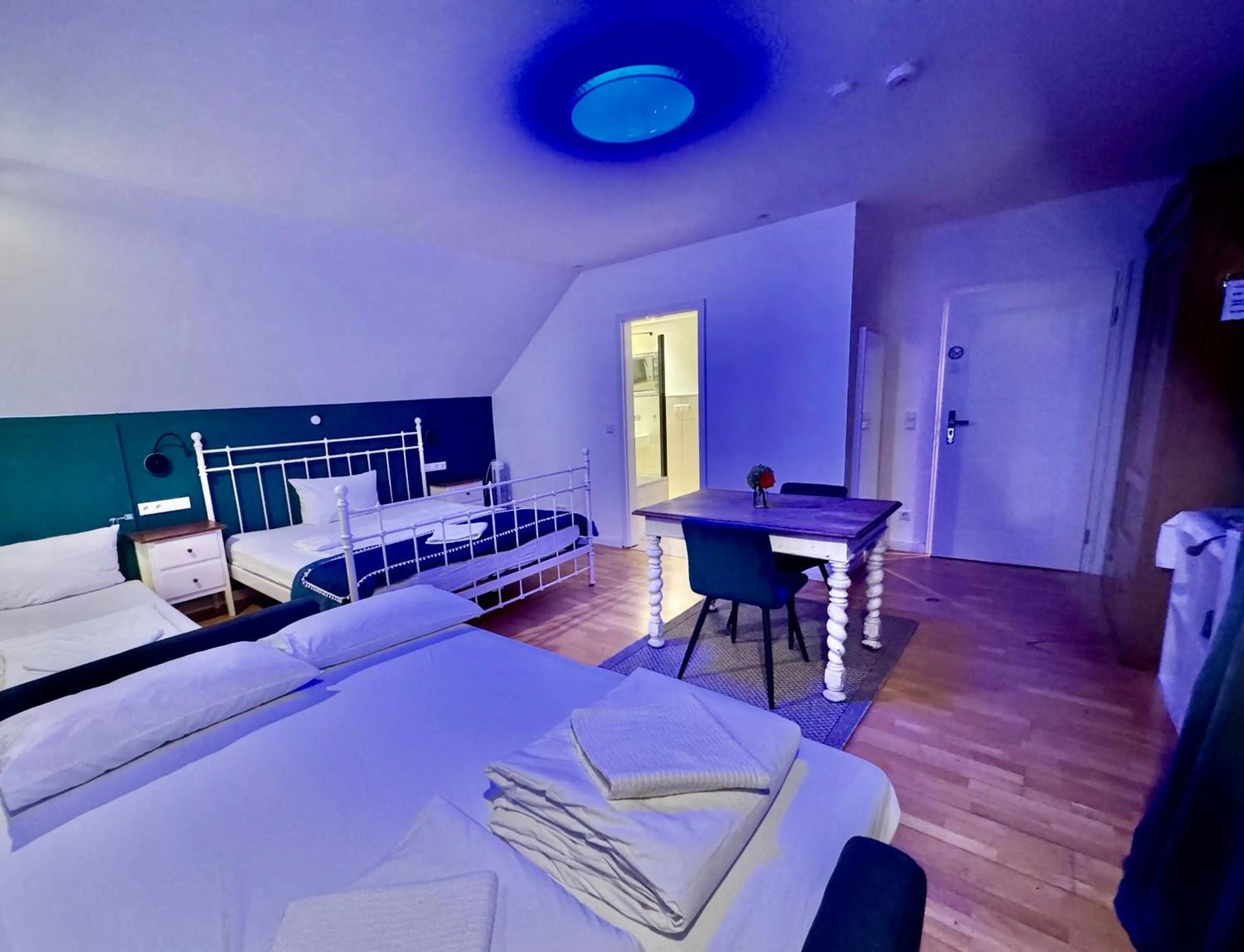 Bed in VILLA ORCHARD Frankfurt