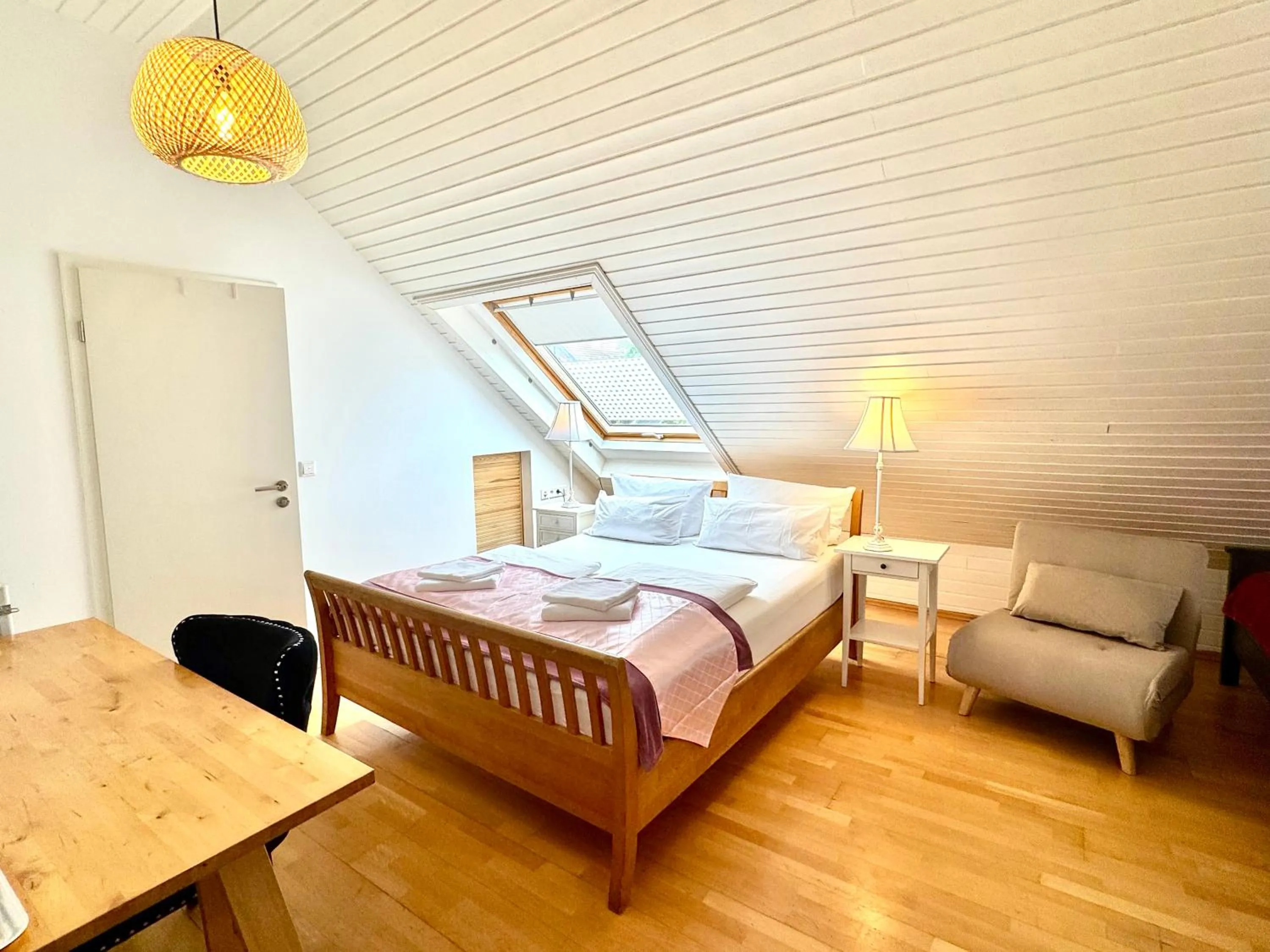 Bed in VILLA ORCHARD Frankfurt