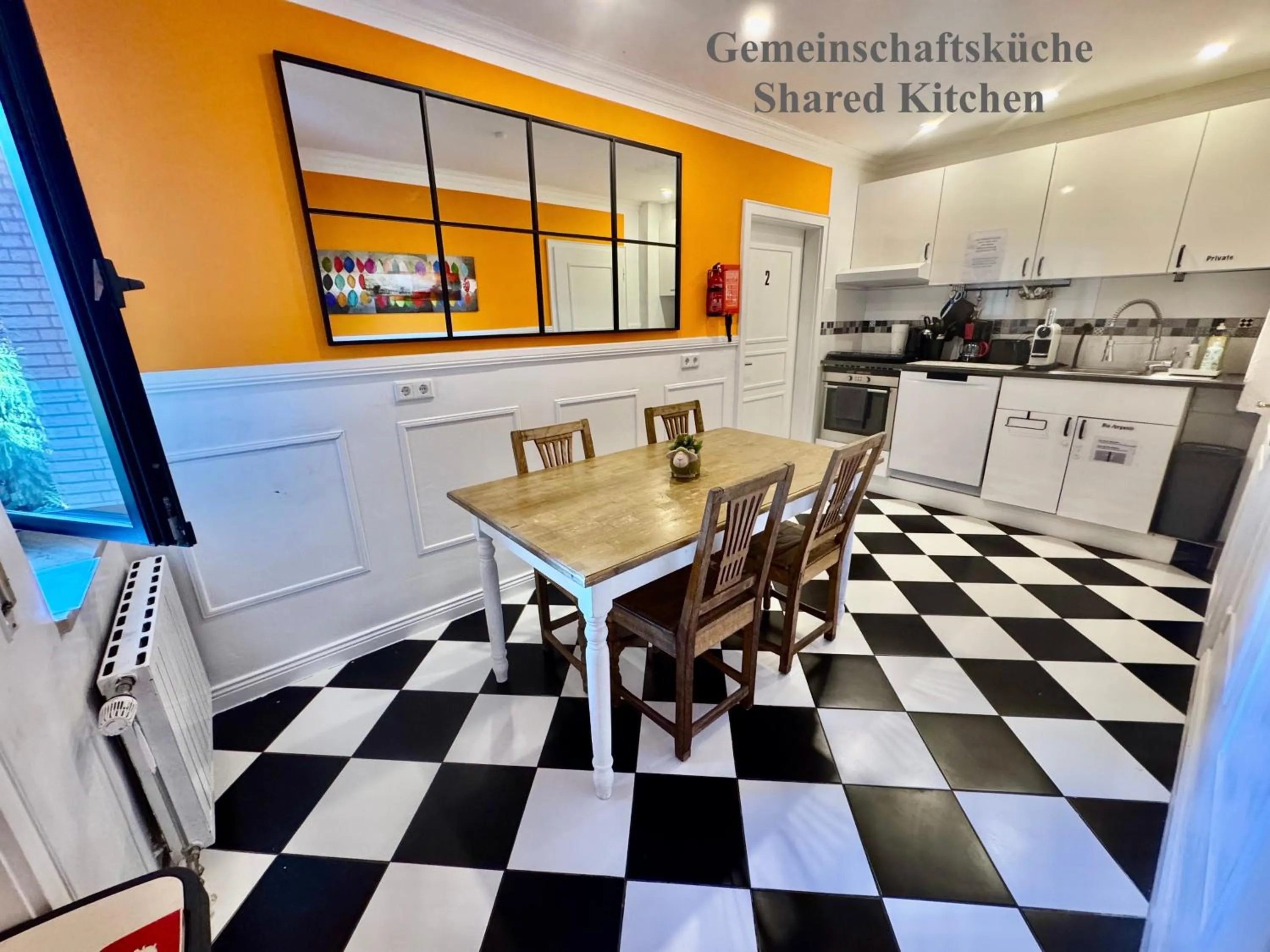 Communal kitchen in VILLA ORCHARD Frankfurt