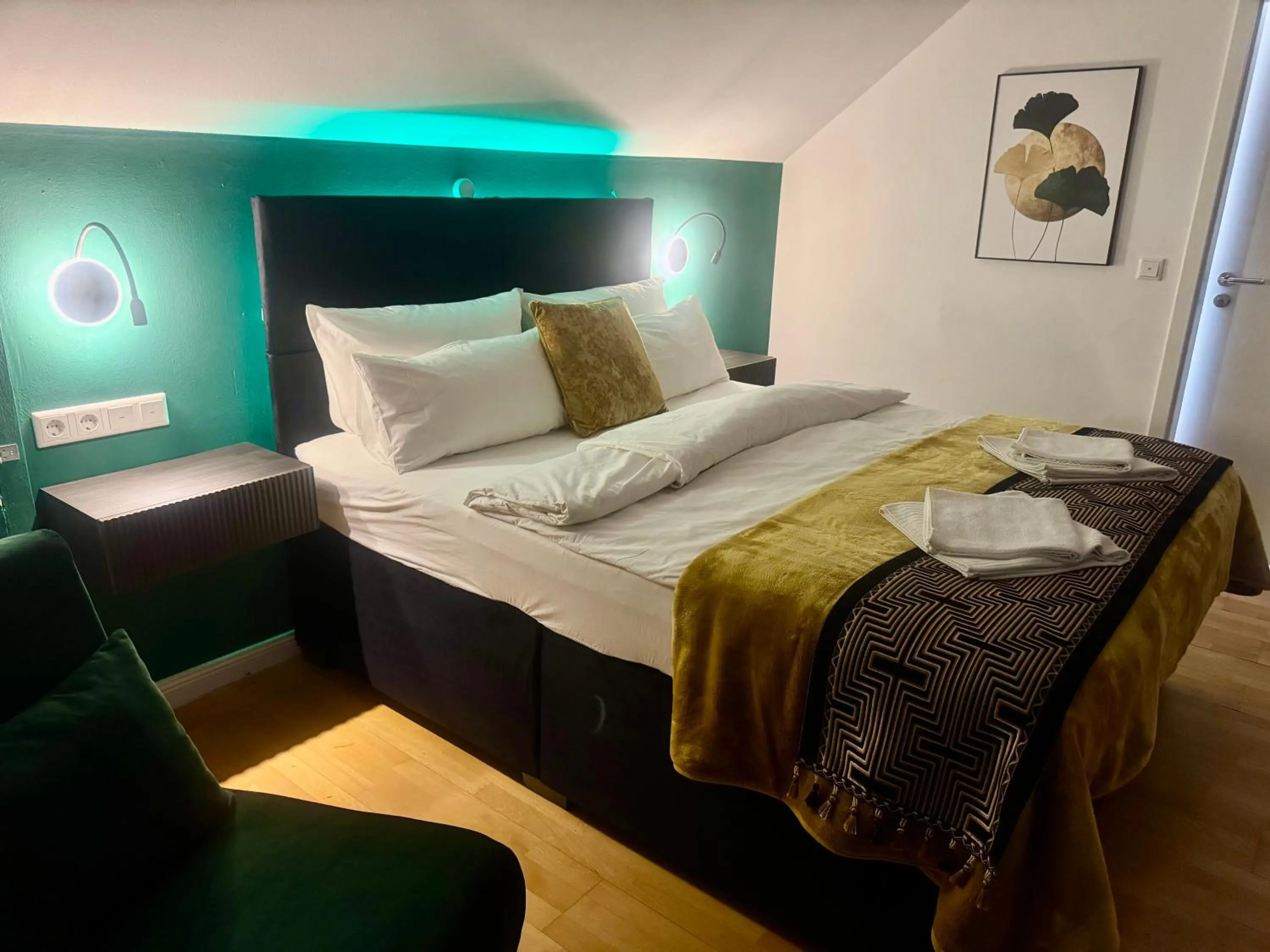 Bedroom, Bed in VILLA ORCHARD Frankfurt - Trade Fair Airport