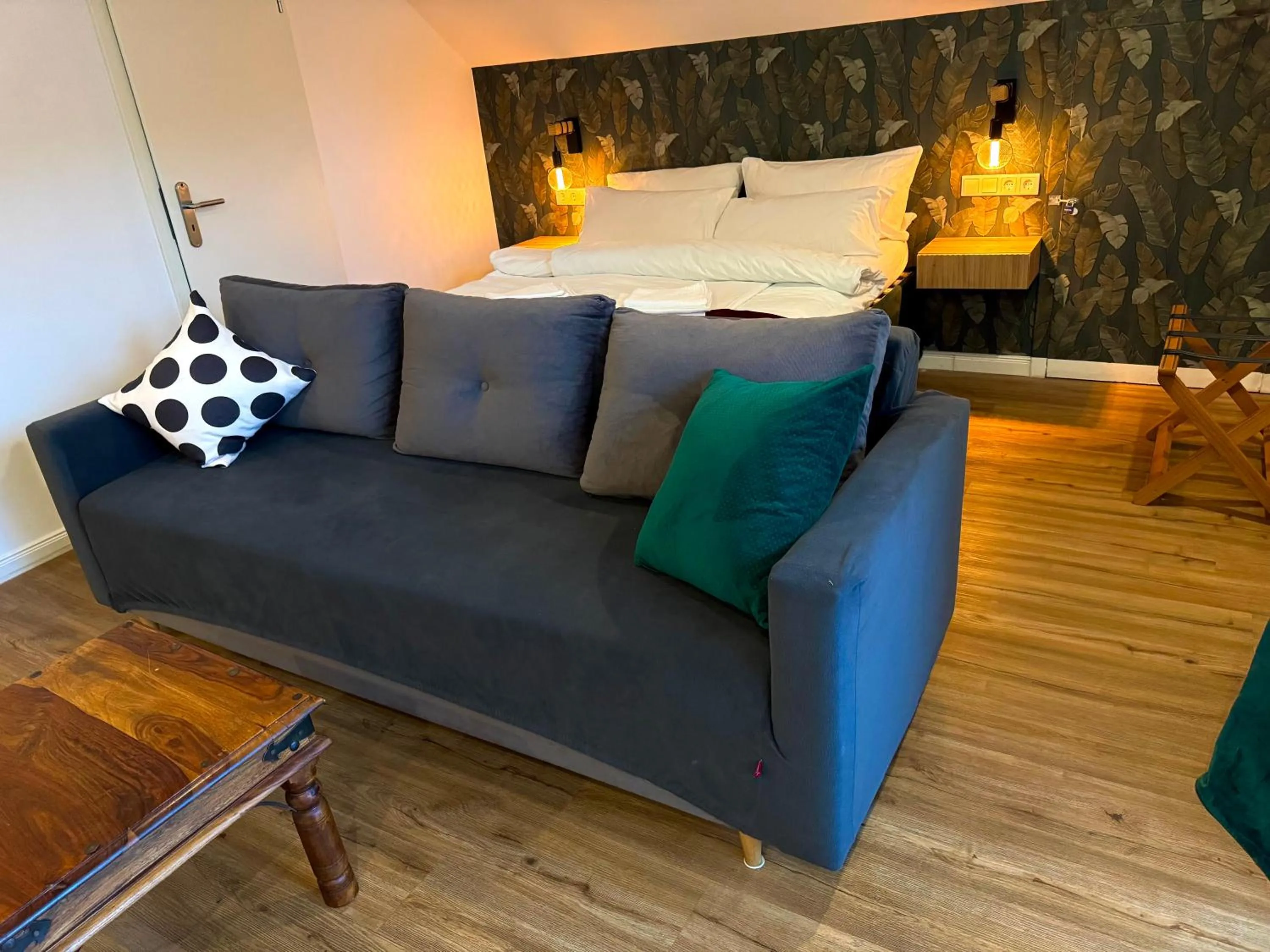 Bedroom, Bed in VILLA ORCHARD Frankfurt - Trade Fair Airport