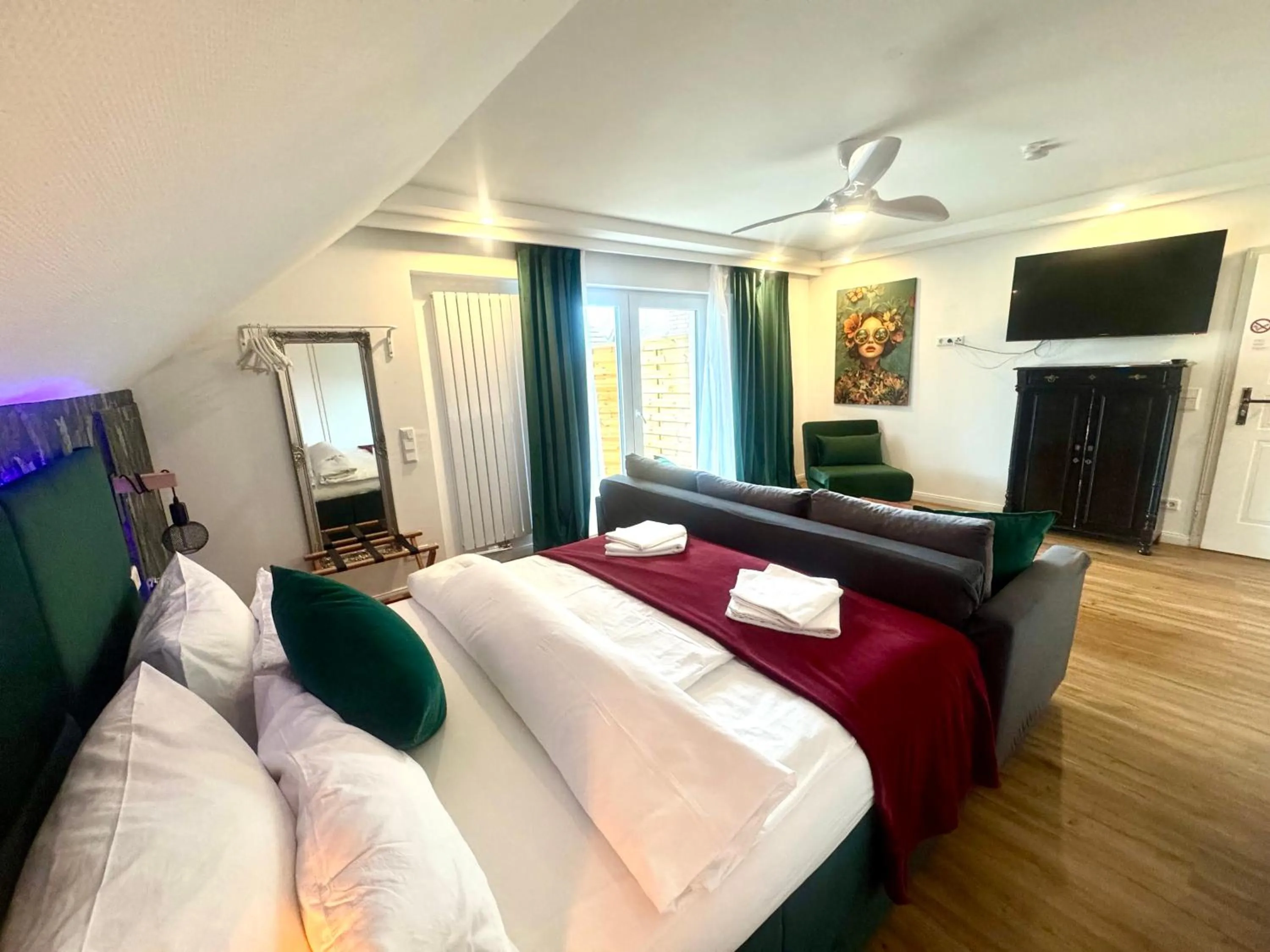 Bed in VILLA ORCHARD Frankfurt - Trade Fair Airport