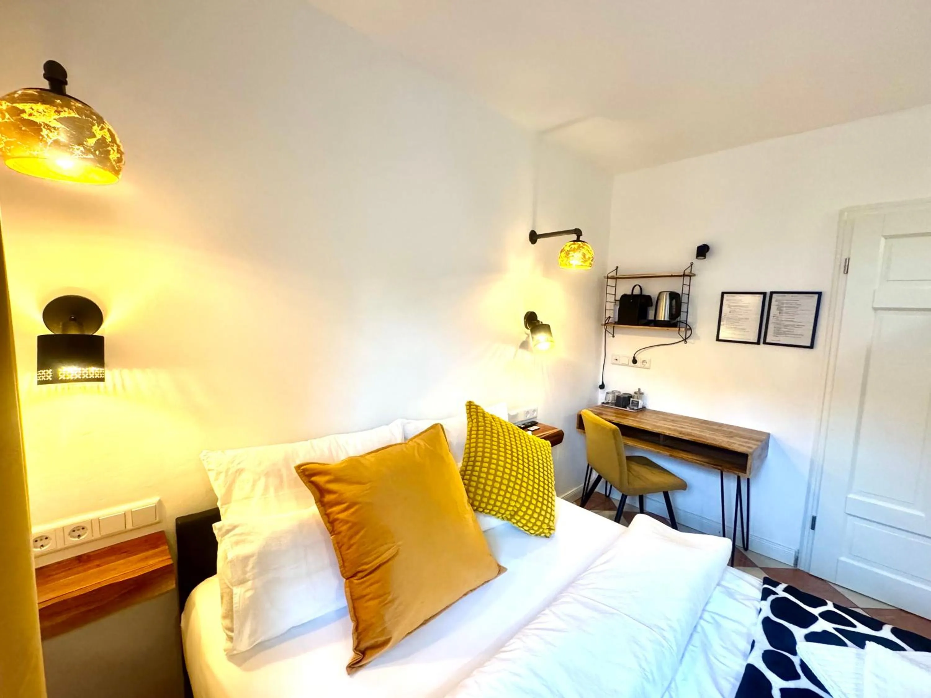 Bed in VILLA ORCHARD Frankfurt - Trade Fair Airport