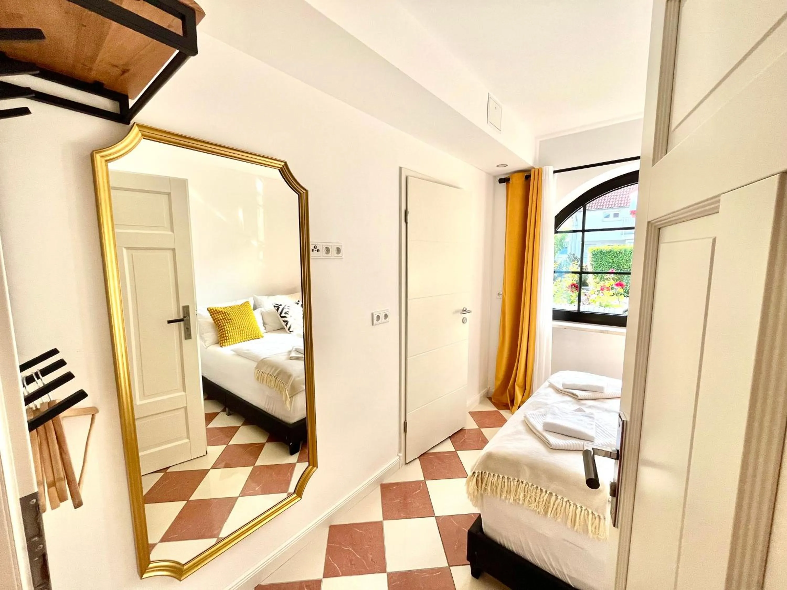 Bed in VILLA ORCHARD Frankfurt