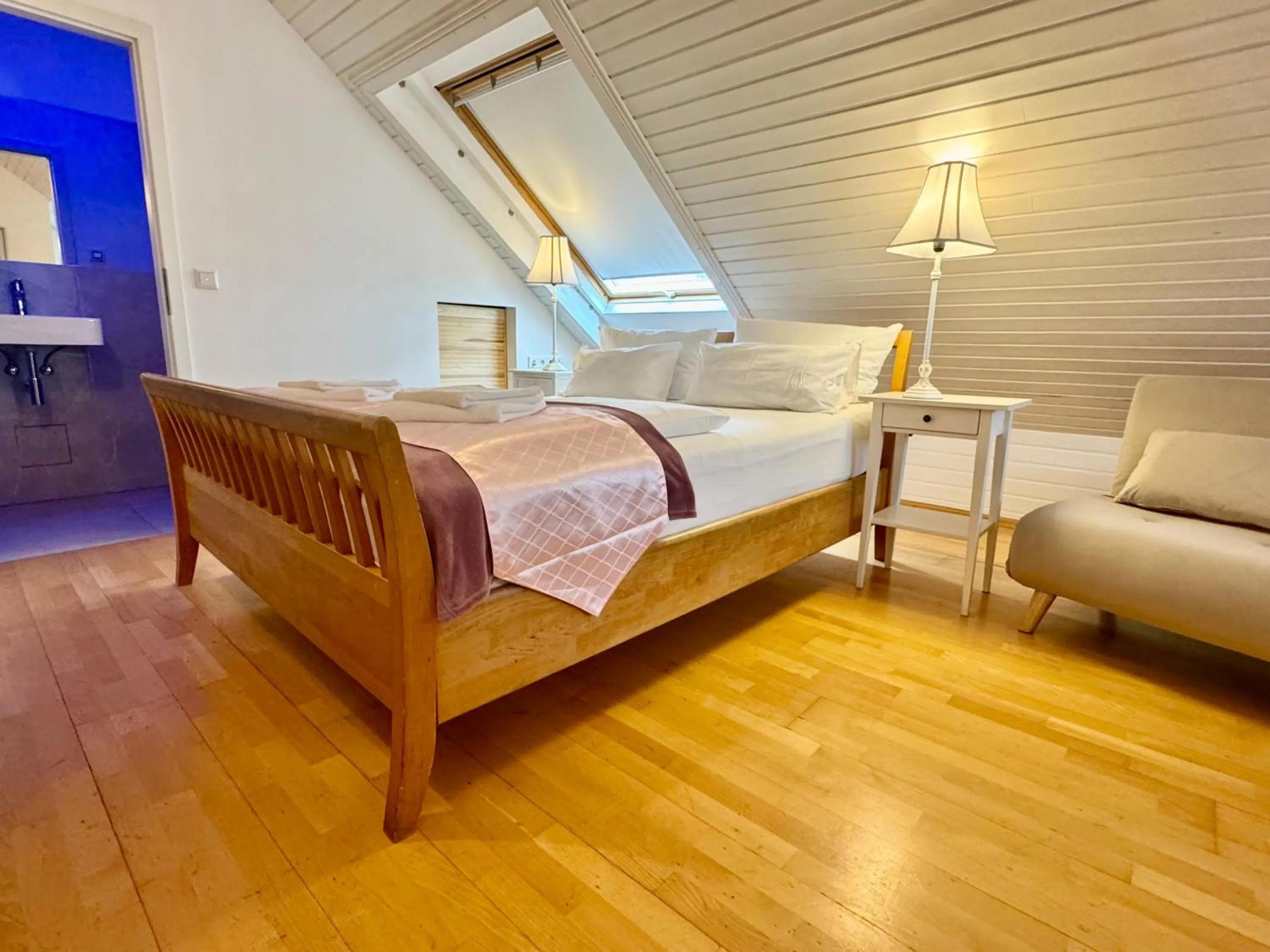 Bed in VILLA ORCHARD Frankfurt