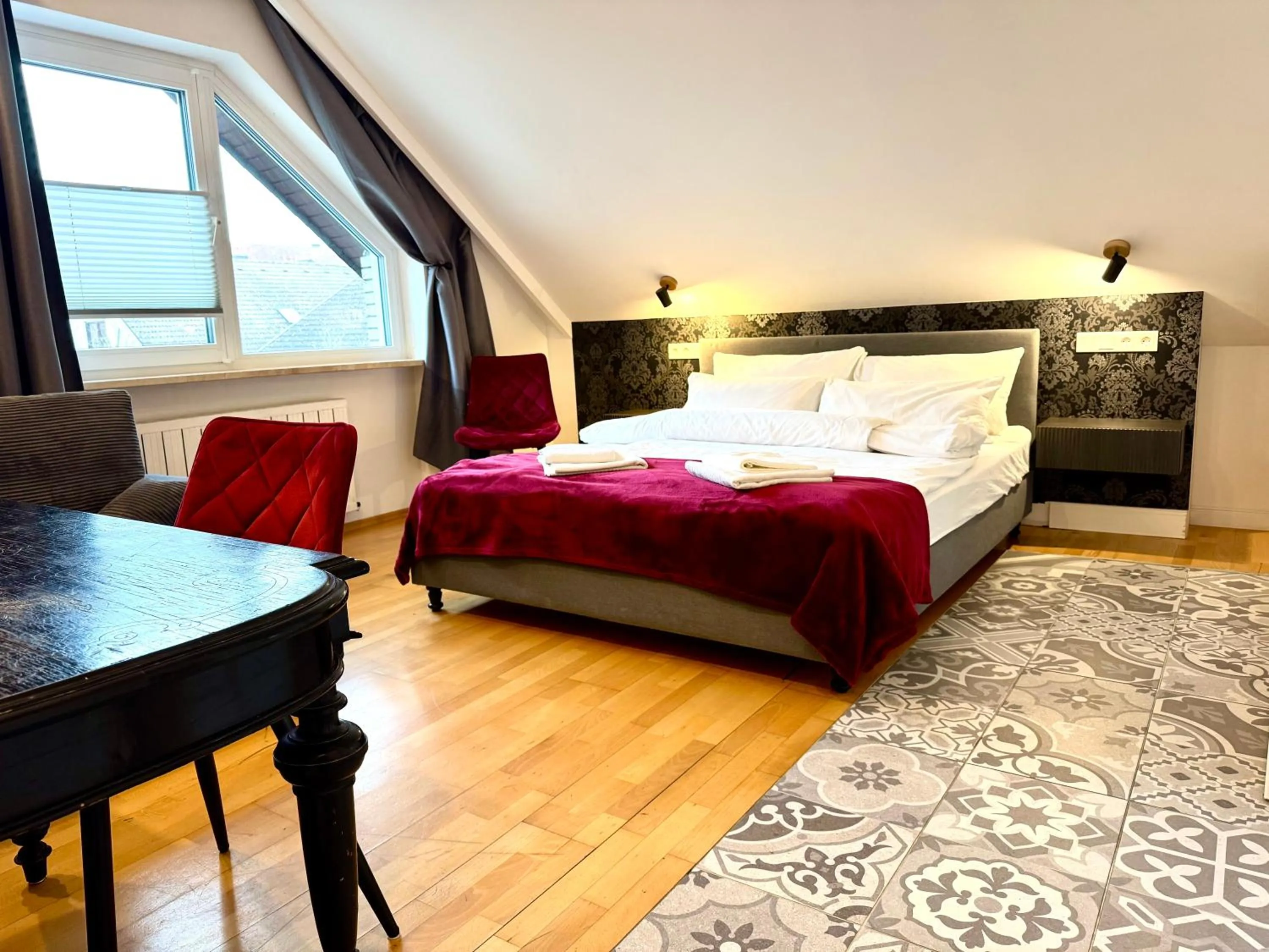 towels, Bed in VILLA ORCHARD Frankfurt - Trade Fair Airport