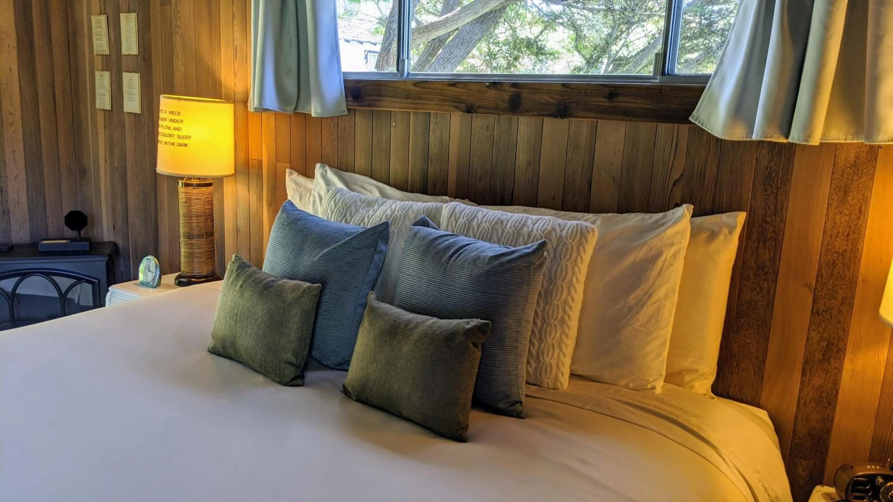 The Andiron Seaside Inn & Cabins