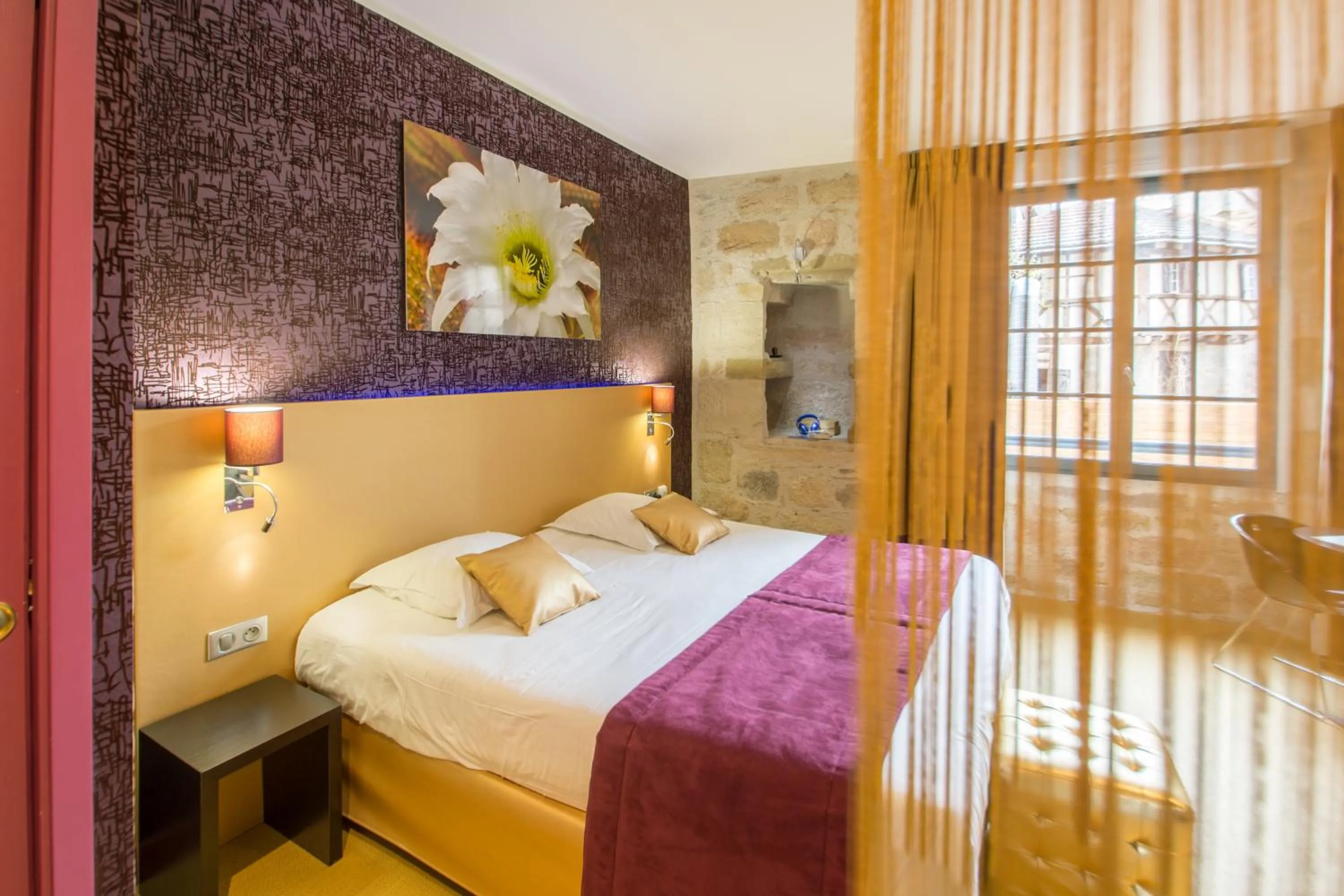 Bed in Charme et Caractère Le Turenne