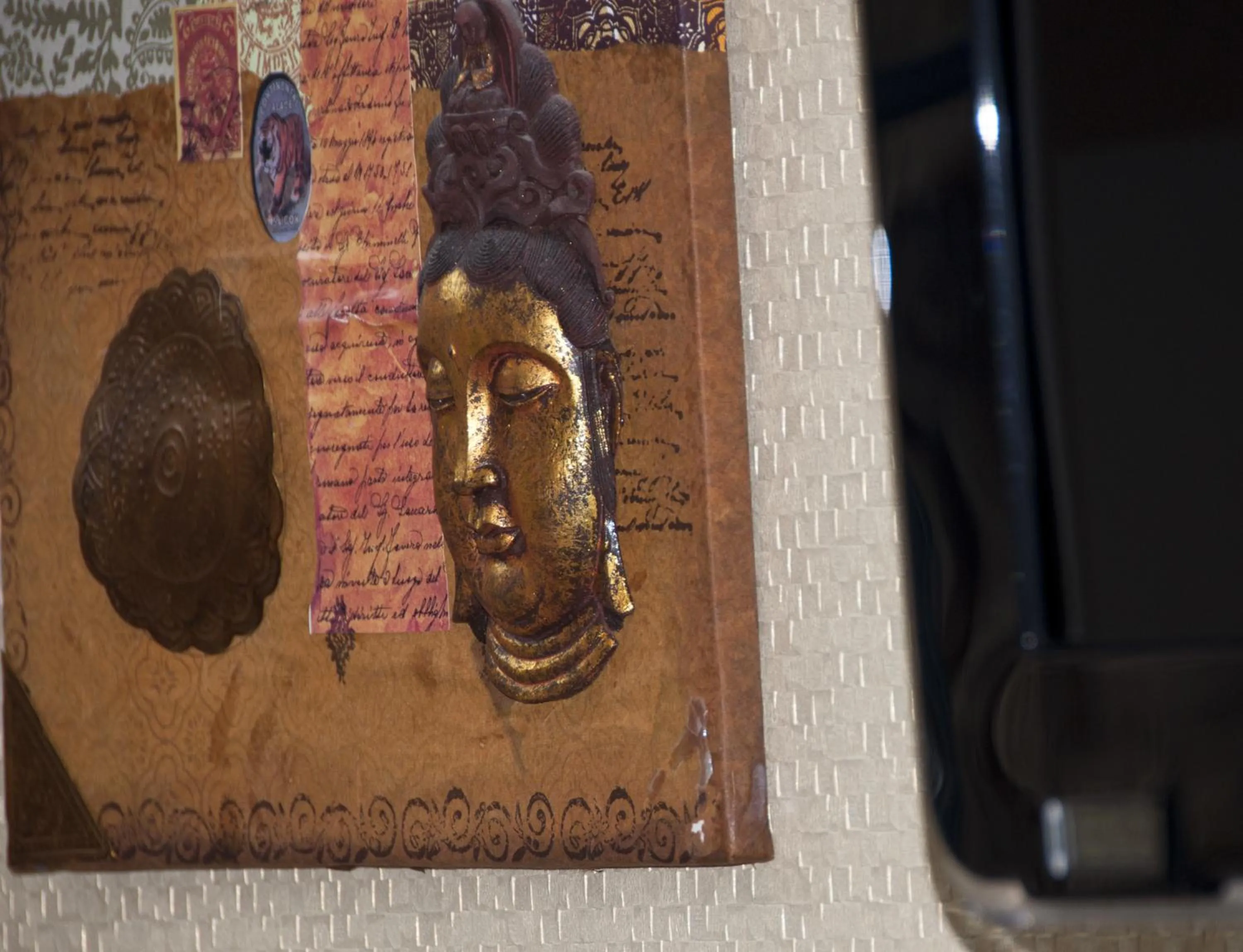 Decorative detail in Charme et Caractère Le Turenne