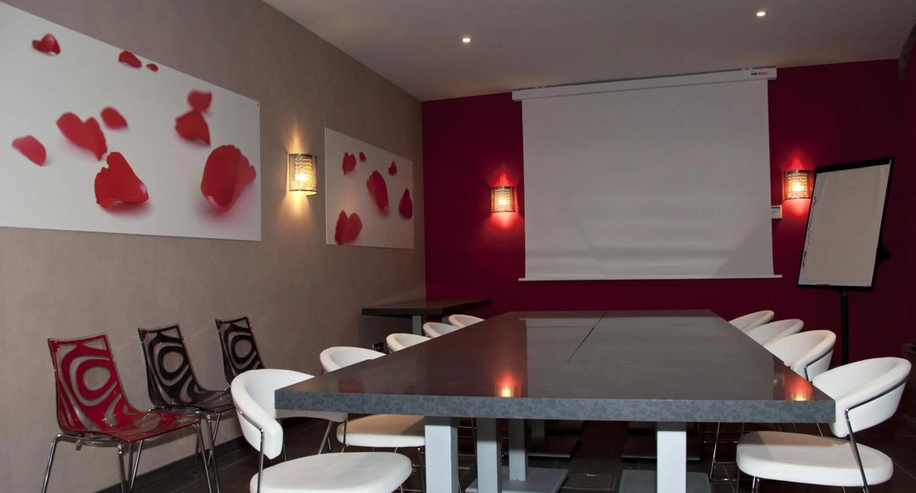 Business facilities in Charme et Caractère Le Turenne