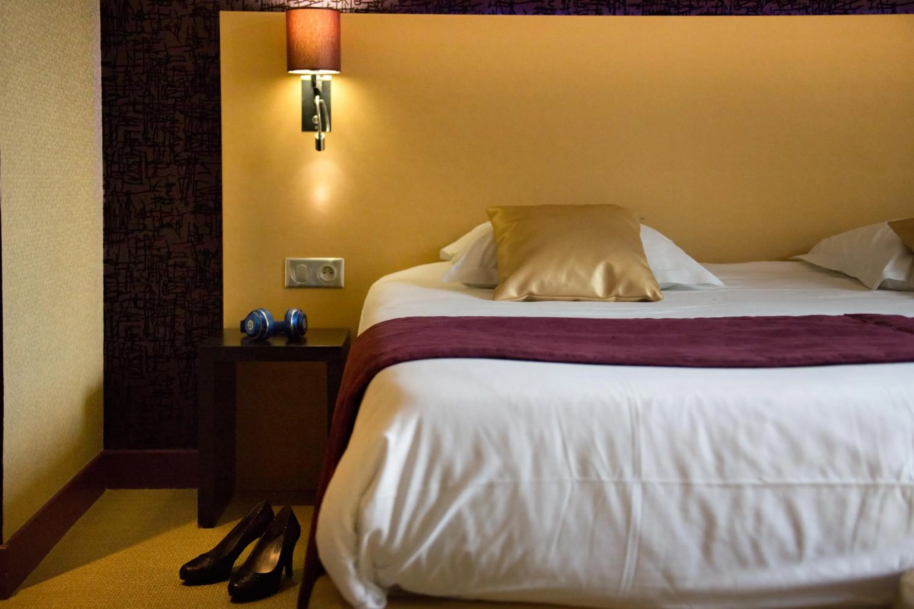 Decorative detail, Bed in Charme et Caractère Le Turenne