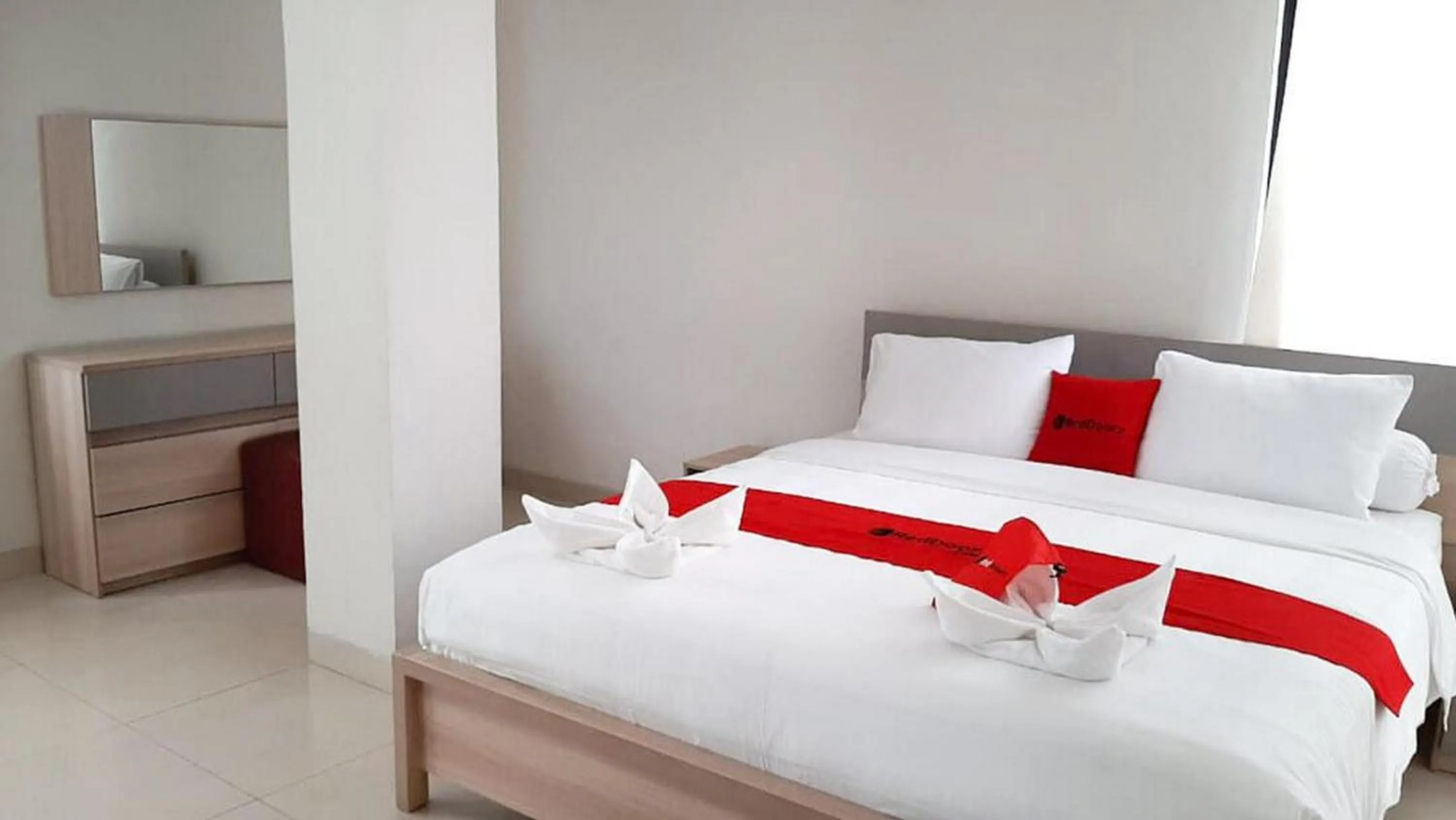 Bedroom, Bed in RedDoorz Plus @ Bitung City Center