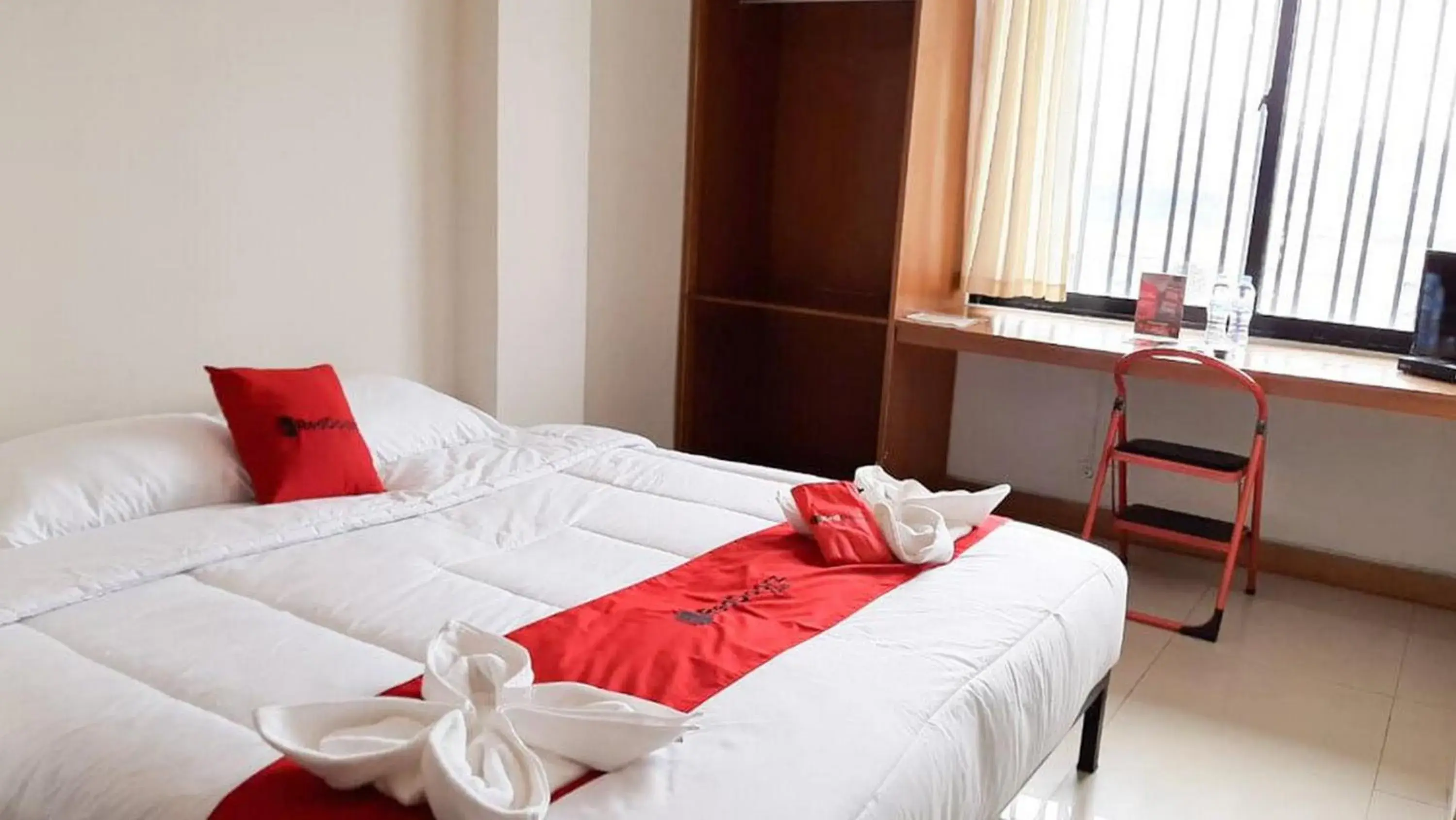 Double Room in RedDoorz Plus @ Bitung City Center Double Room in RedDoorz Plus @ Bitung City Center