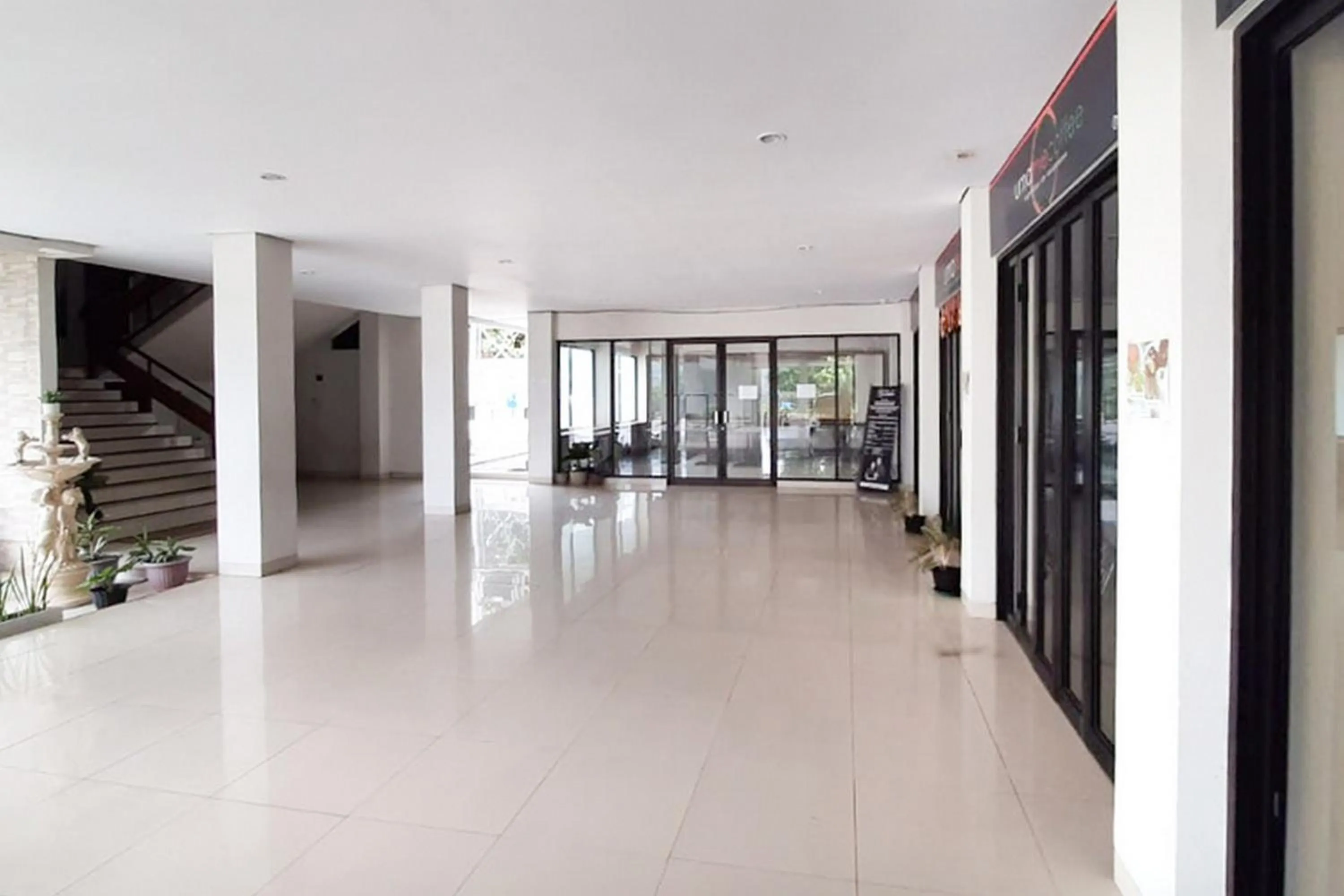 RedDoorz Plus @ Bitung City Center