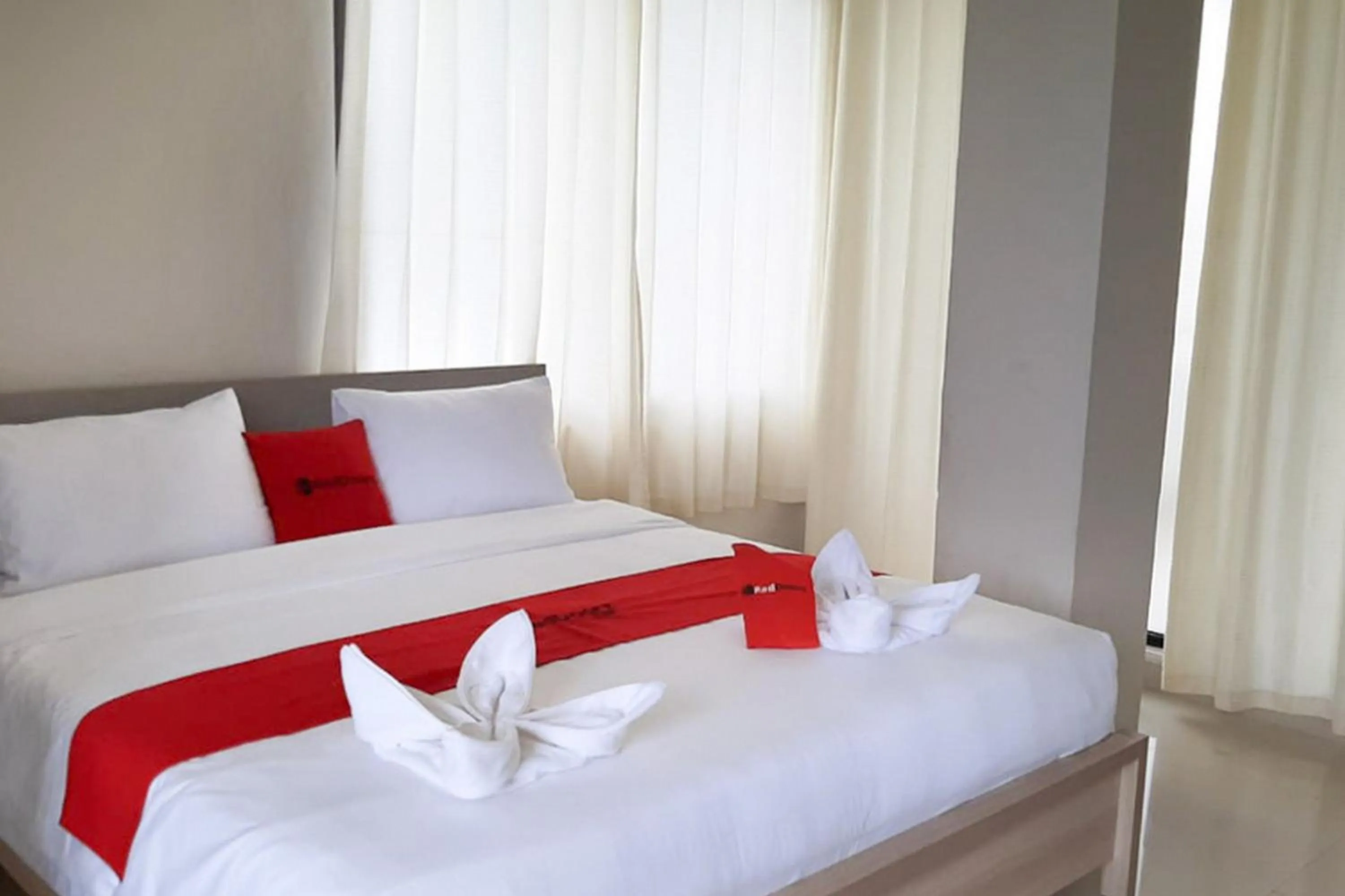 Bed in RedDoorz Plus @ Bitung City Center