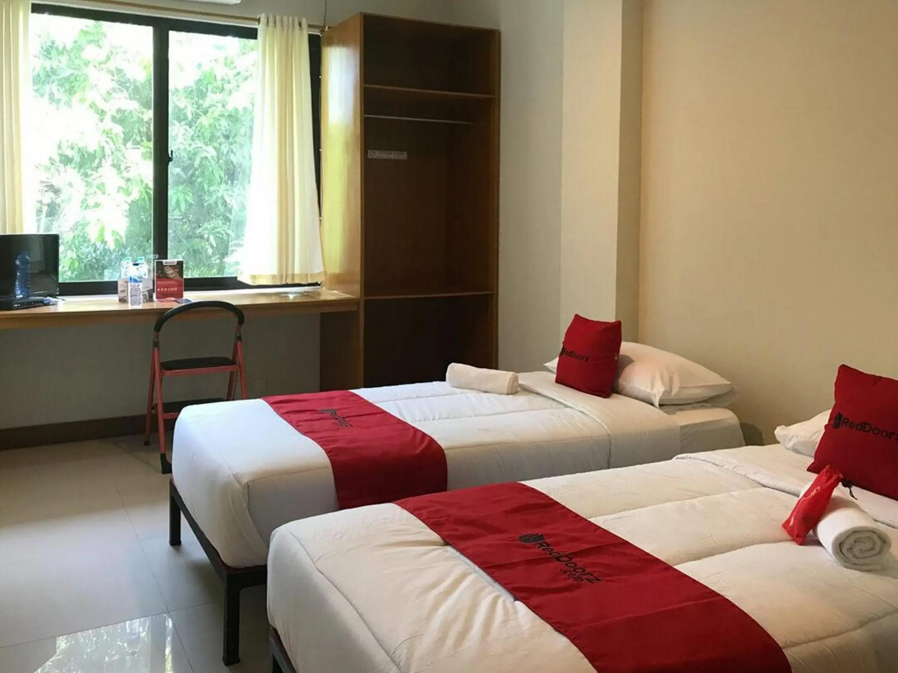 Twin Room in RedDoorz Plus @ Bitung City Center Twin Room in RedDoorz Plus @ Bitung City Center