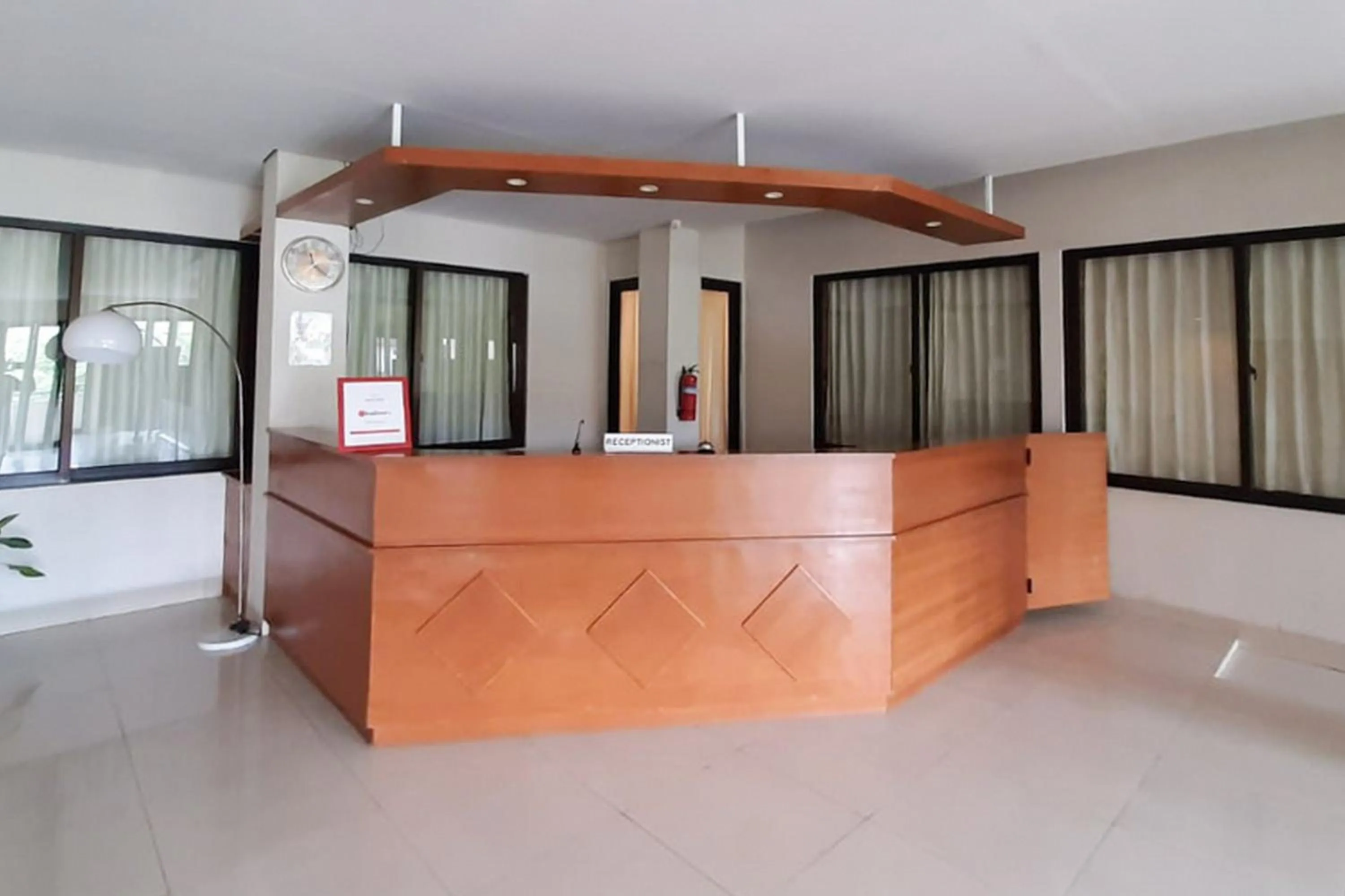 RedDoorz Plus @ Bitung City Center