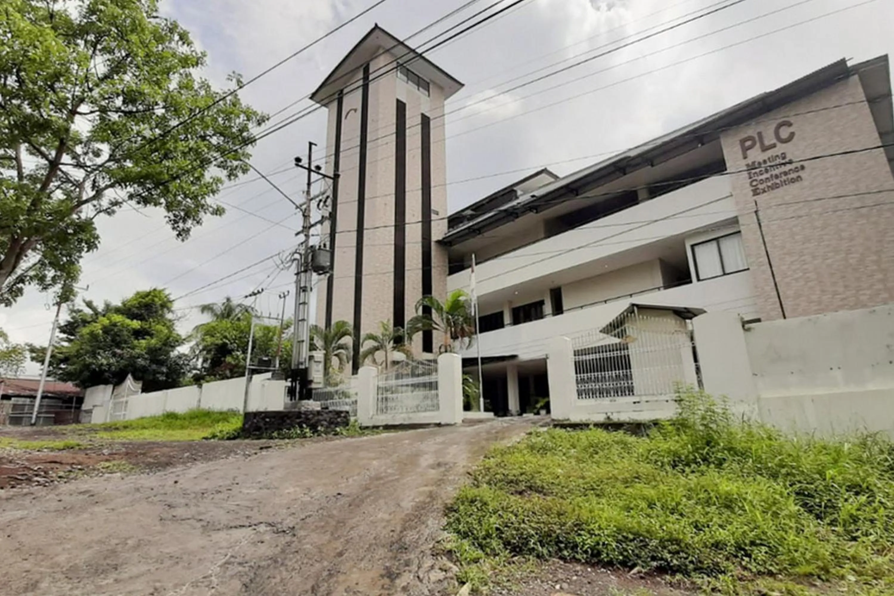 Property building in RedDoorz Plus @ Bitung City Center