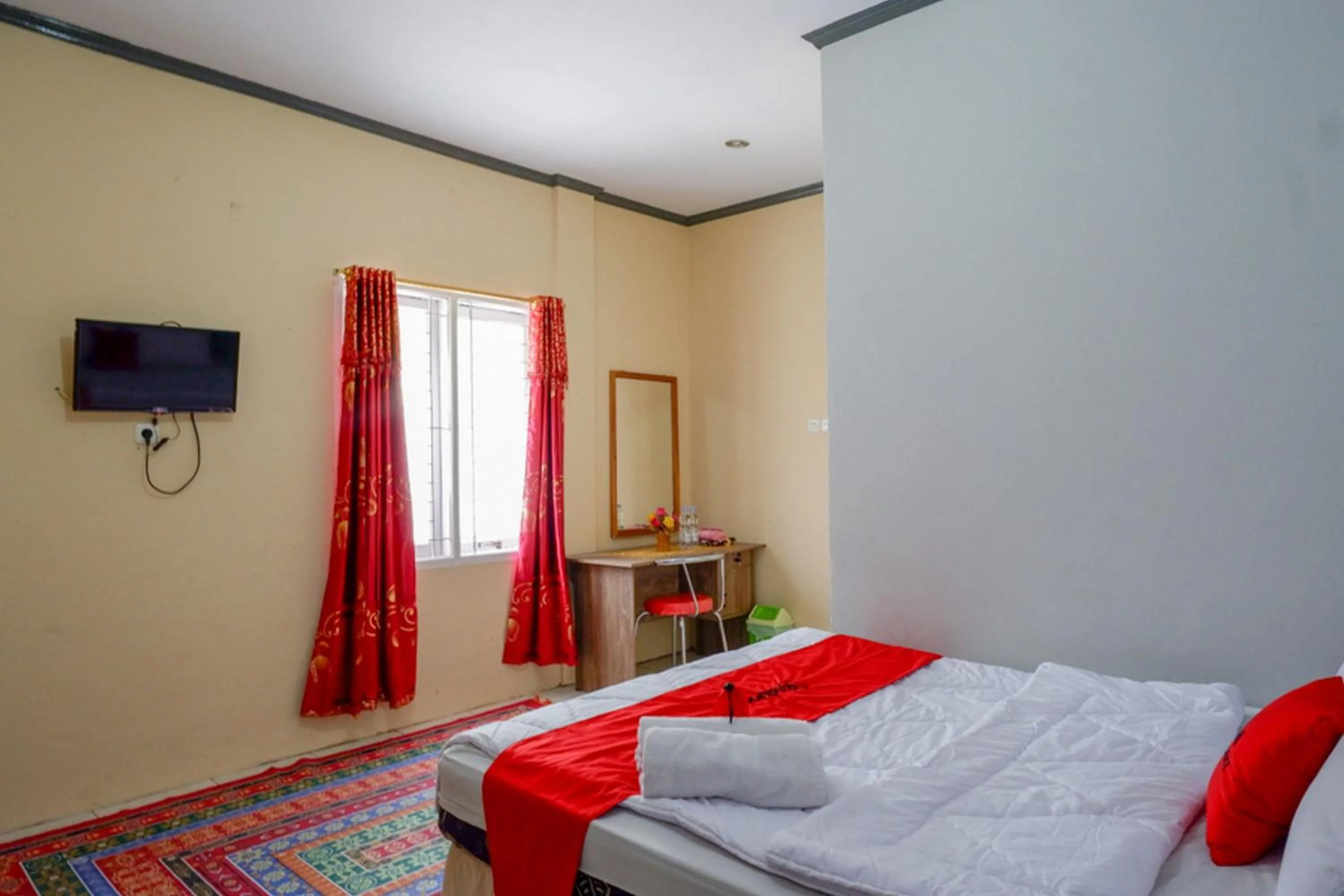 RedDoorz @ Hotel Aulia Majene