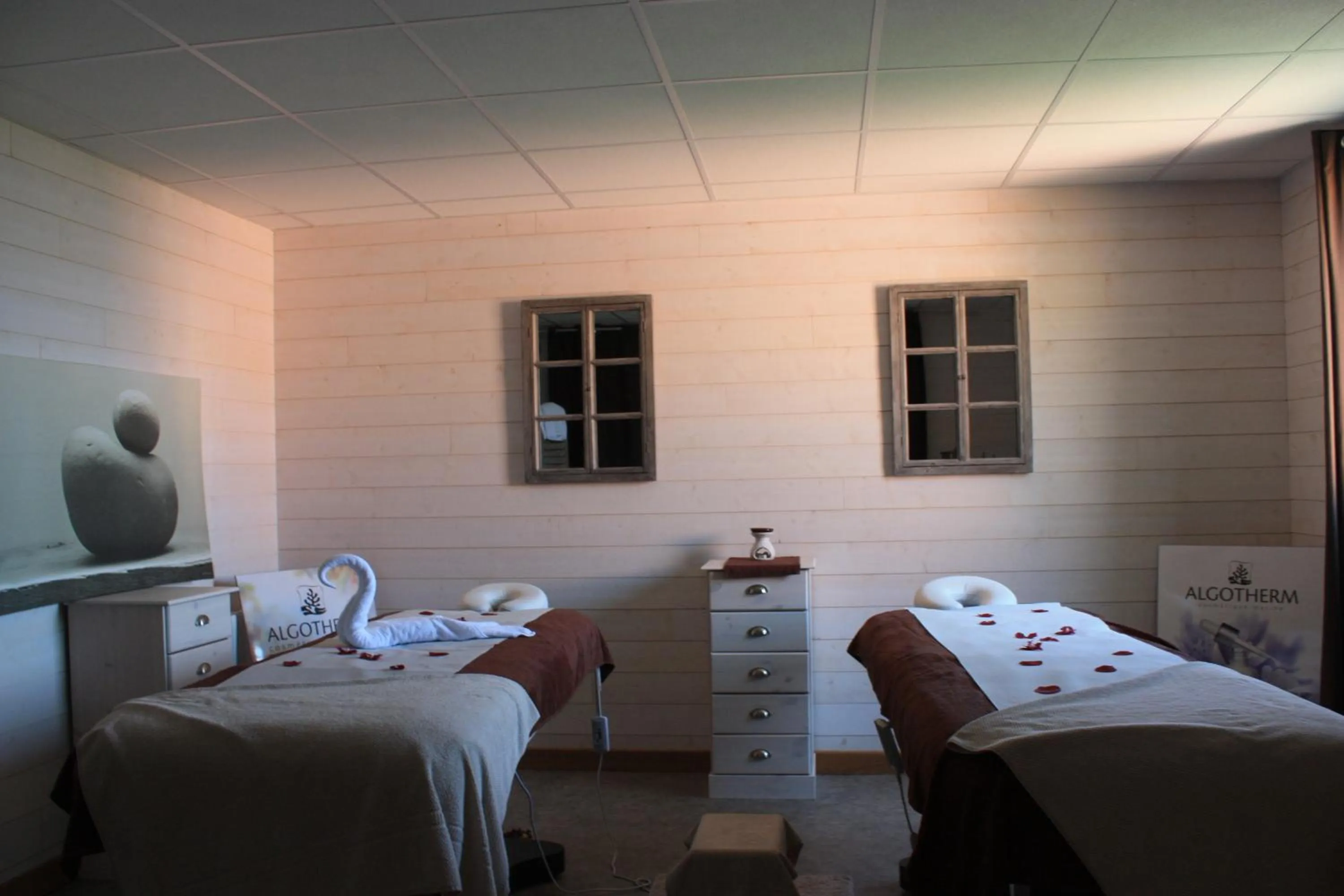 Spa and wellness centre/facilities, Bed in The Originals Boutique Hôtel Spa Beuzeville Honfleur Sud