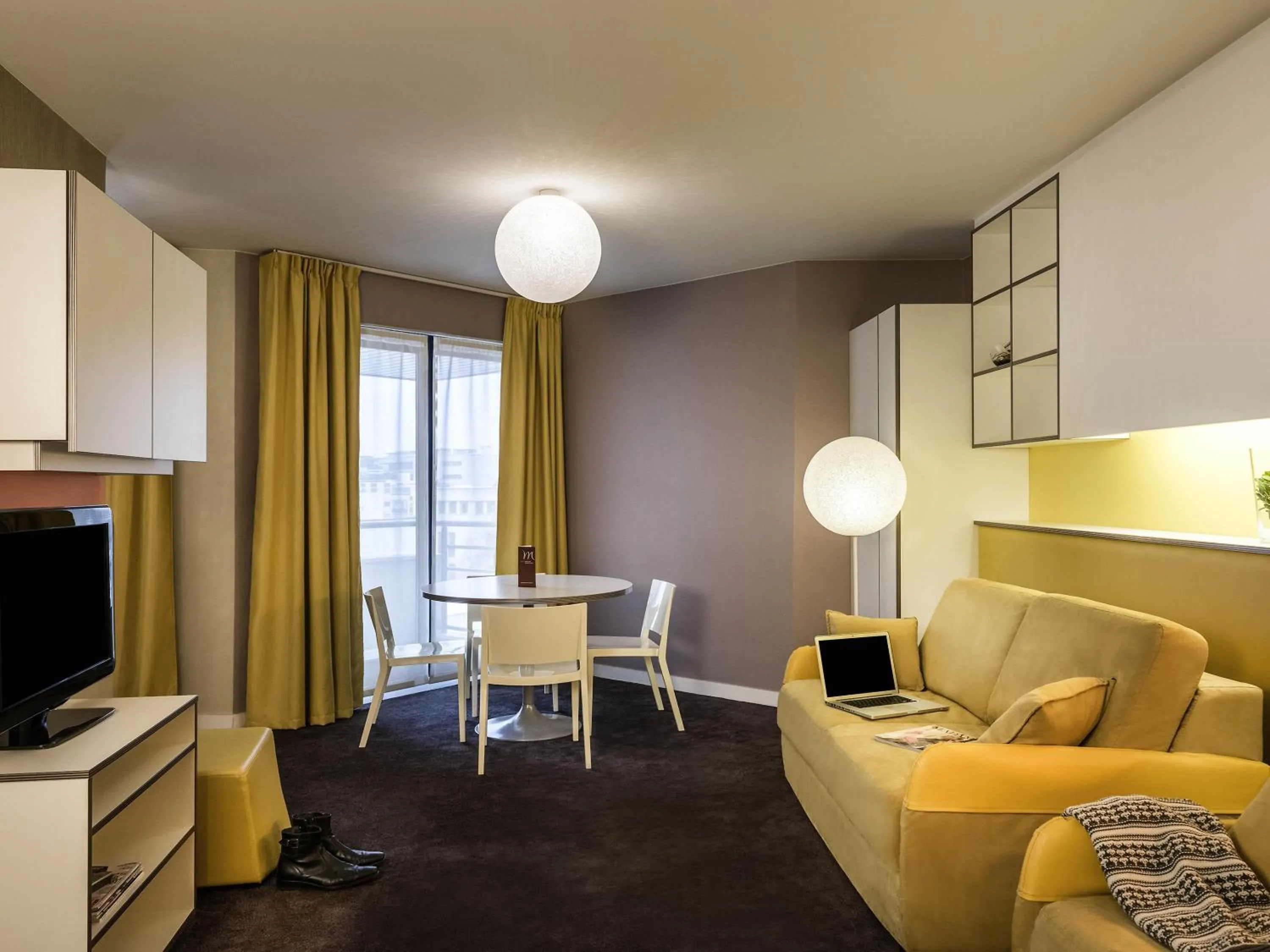 Bedroom in AppartHotel Mercure Paris Boulogne