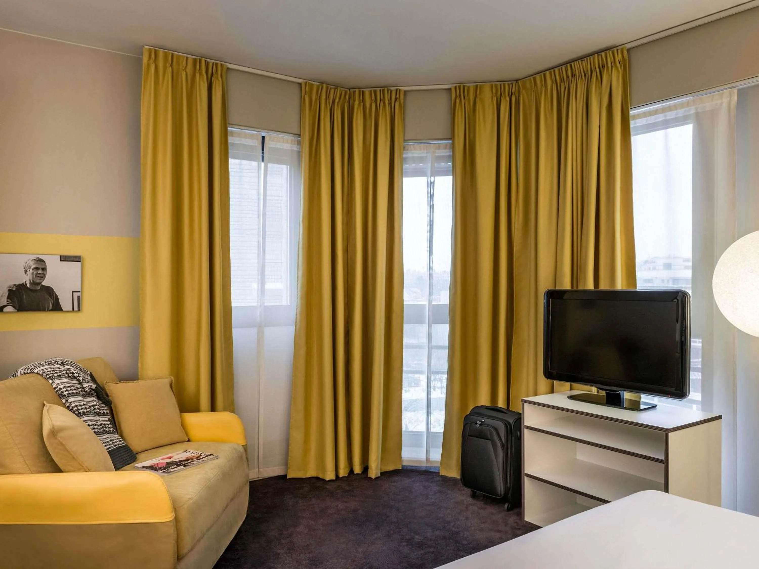 Bedroom in AppartHotel Mercure Paris Boulogne