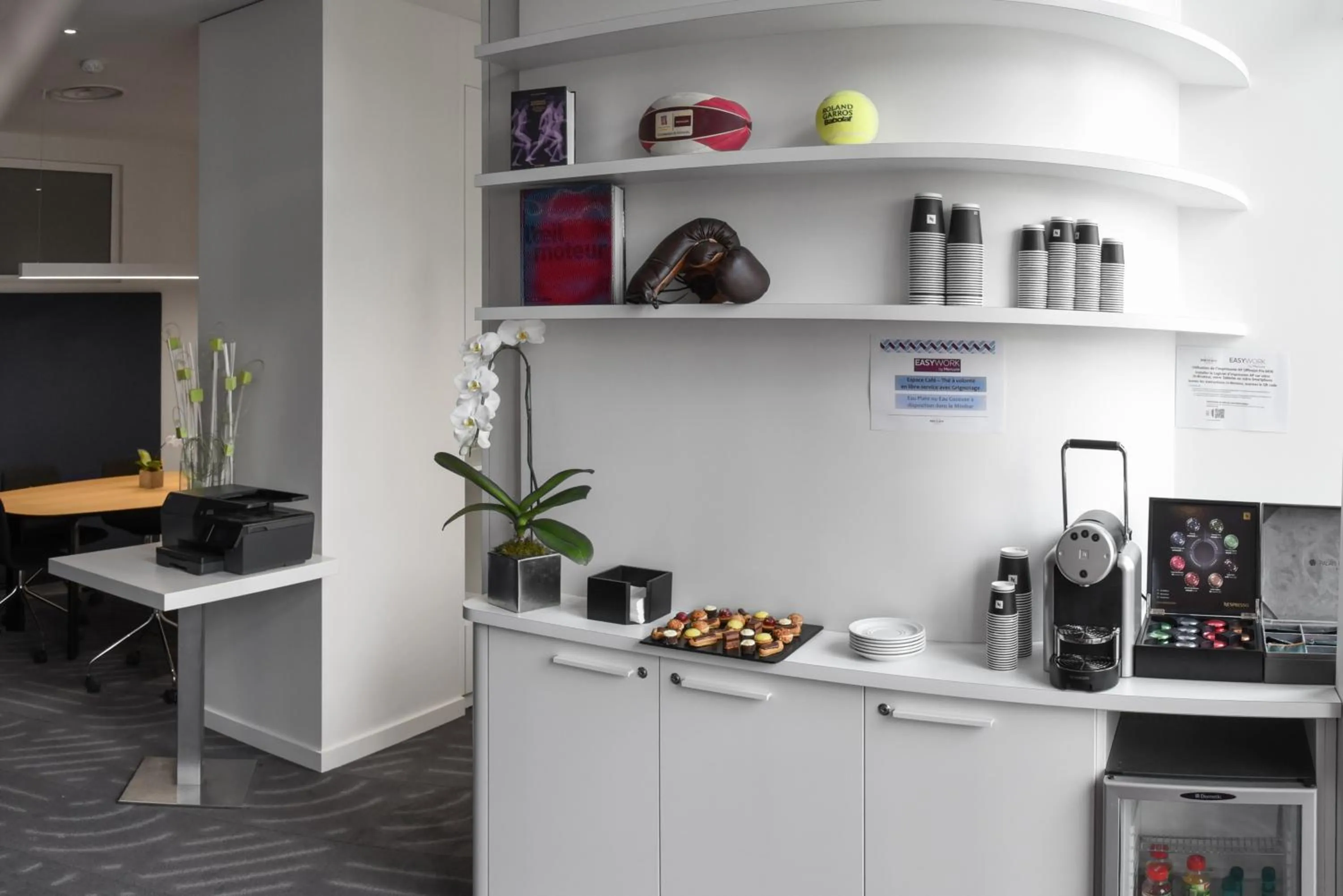 Lobby or reception in AppartHotel Mercure Paris Boulogne